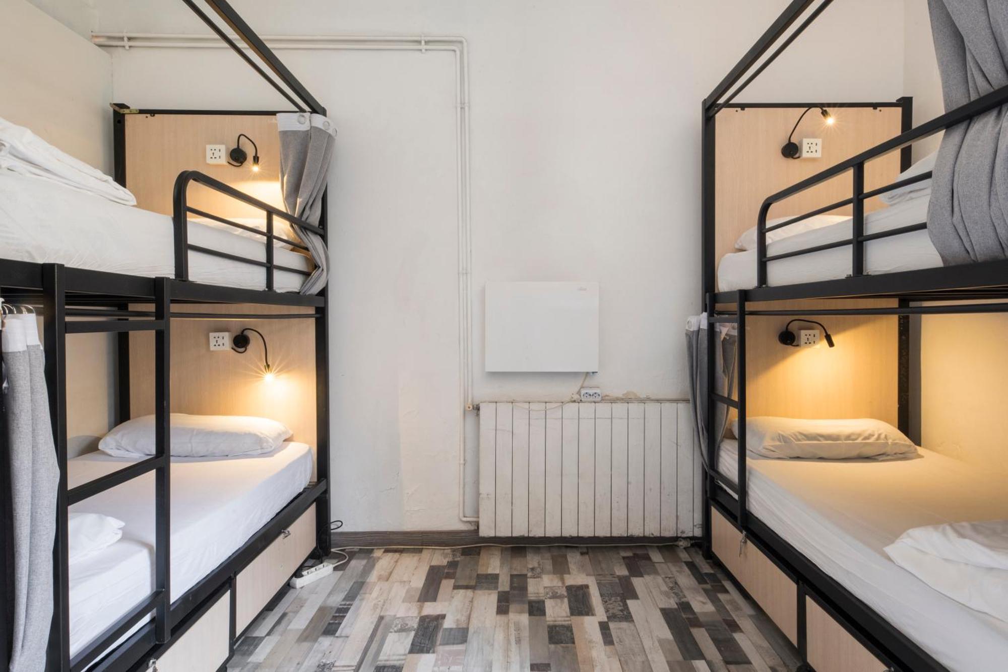 Bed in een Gemengde Slaapzaal met 6 Bedden