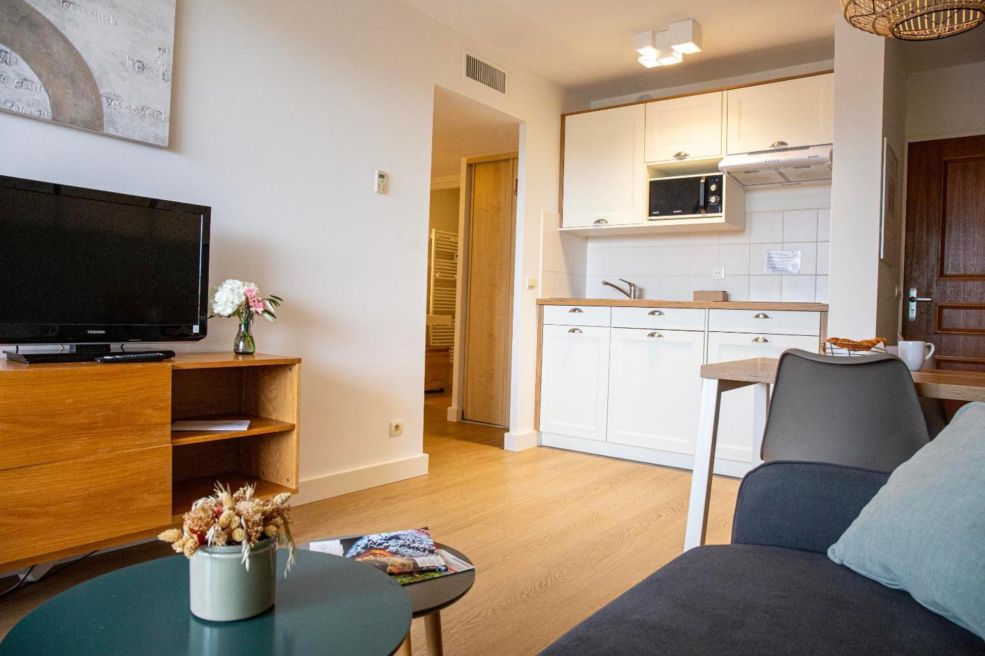 One-Bedroom Apartment Mountain Side (5 Persons),1663755253:JPEG