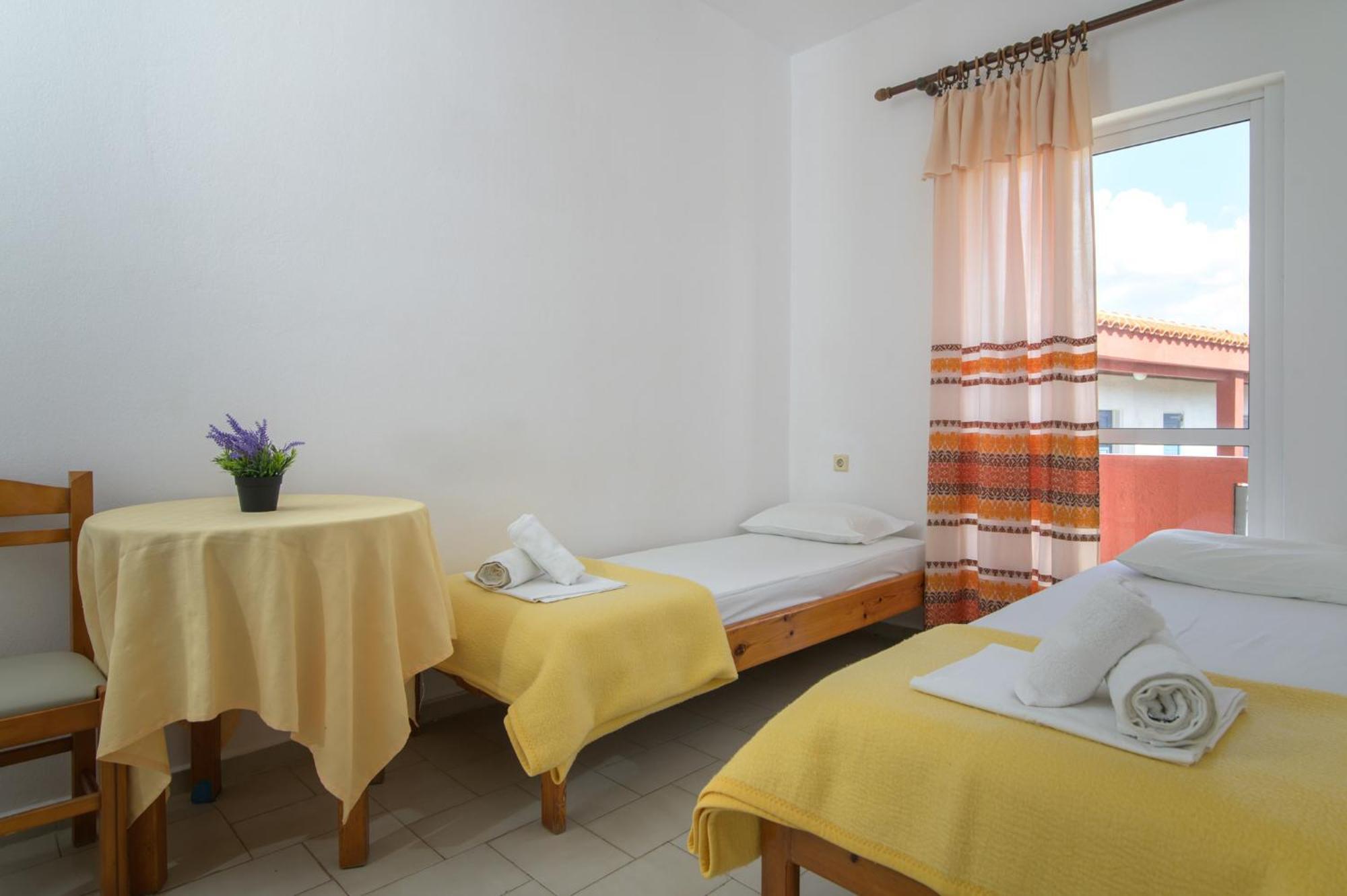 Ground Floor Triple Room Garden View