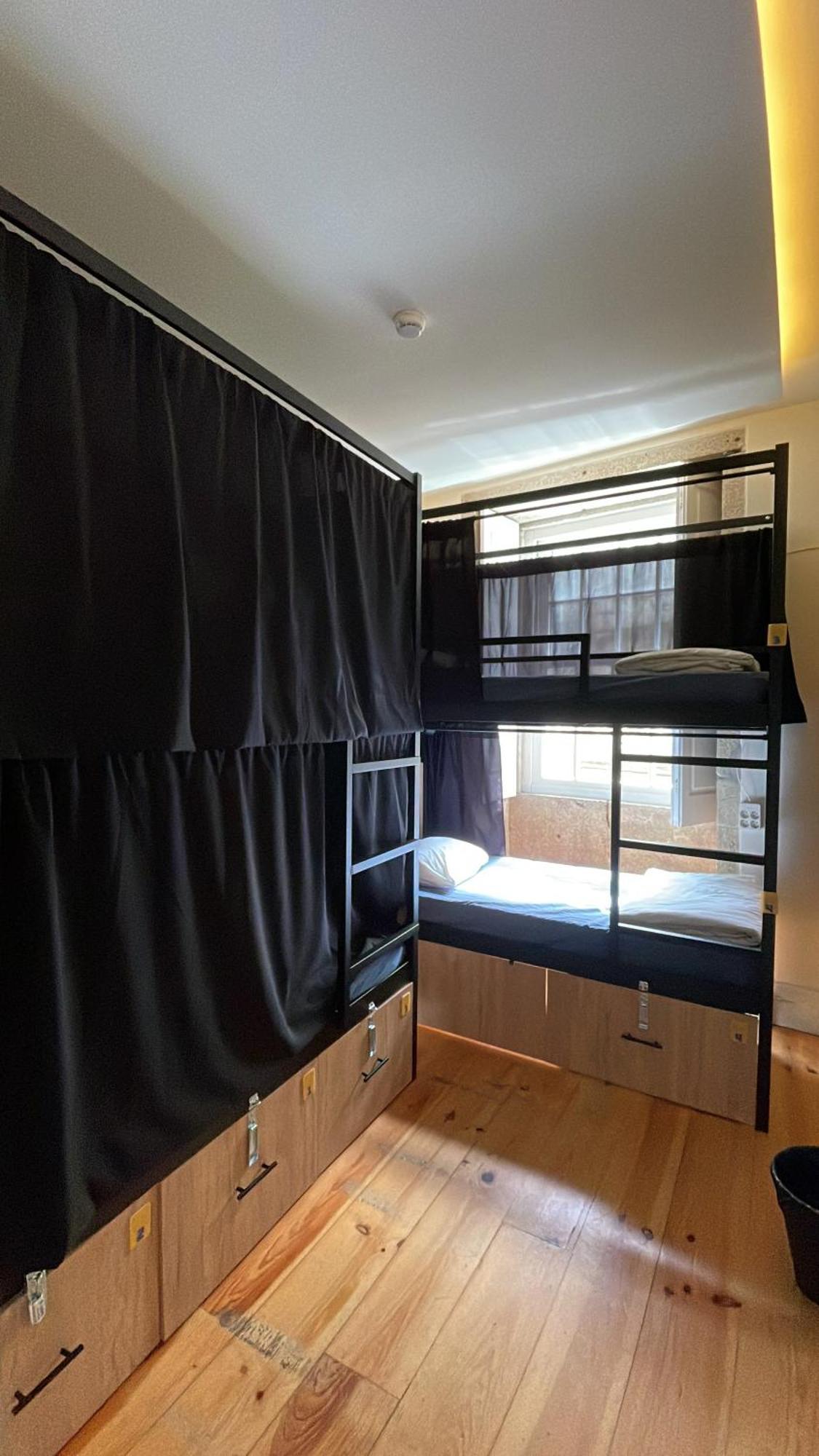 Bed 4-Bed Mixed Dormitory Room