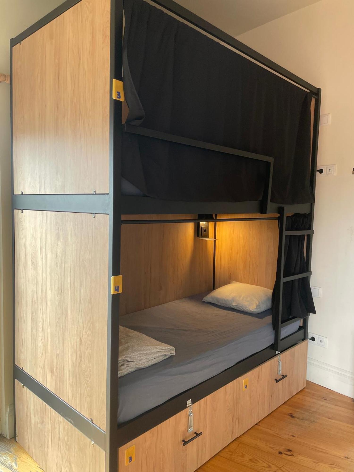 Bed 4-Bed Mixed Dormitory Room