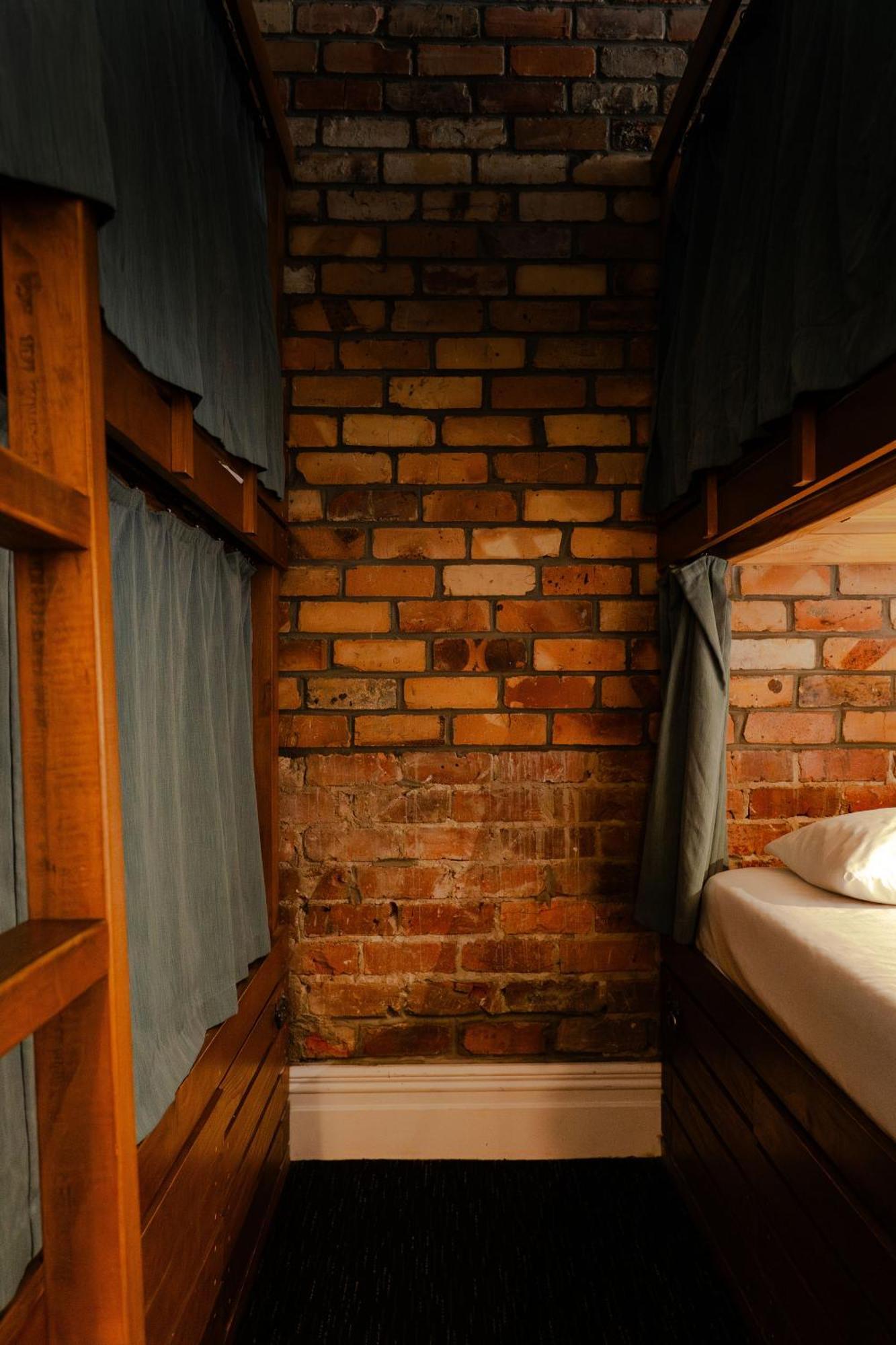 Bed in 6 Bed Dorm - Female,1669855601:JPEG
