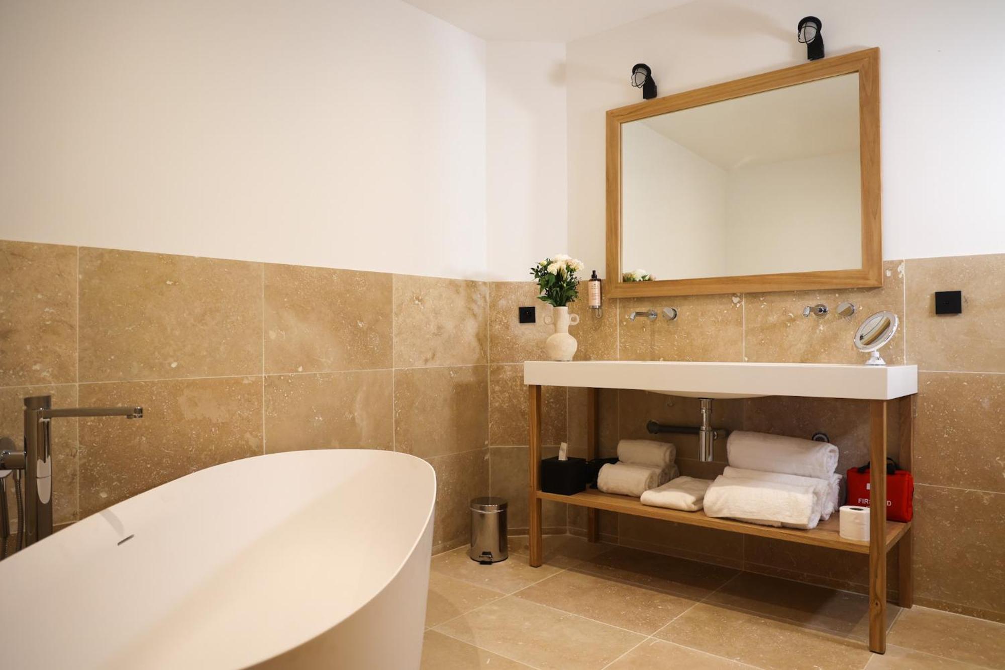Prestige Suite with Sea View and Jacuzzi,1674017652:JPEG