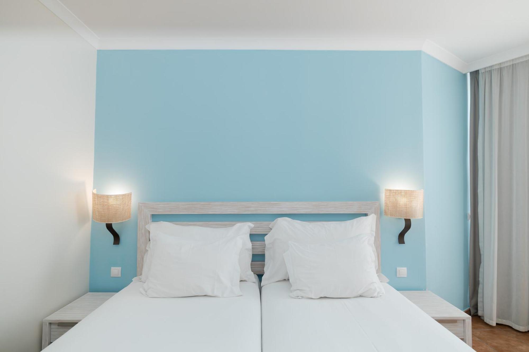 Twin Room with Sea View,1689822572:JPEG