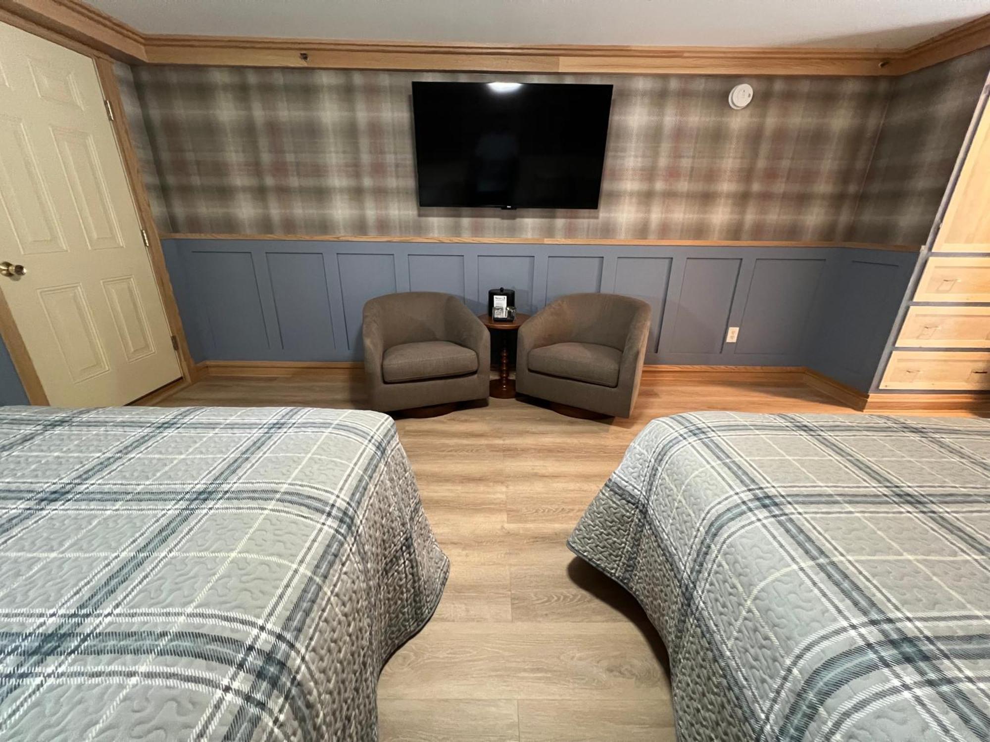 Double or Twin Room with Pool View
