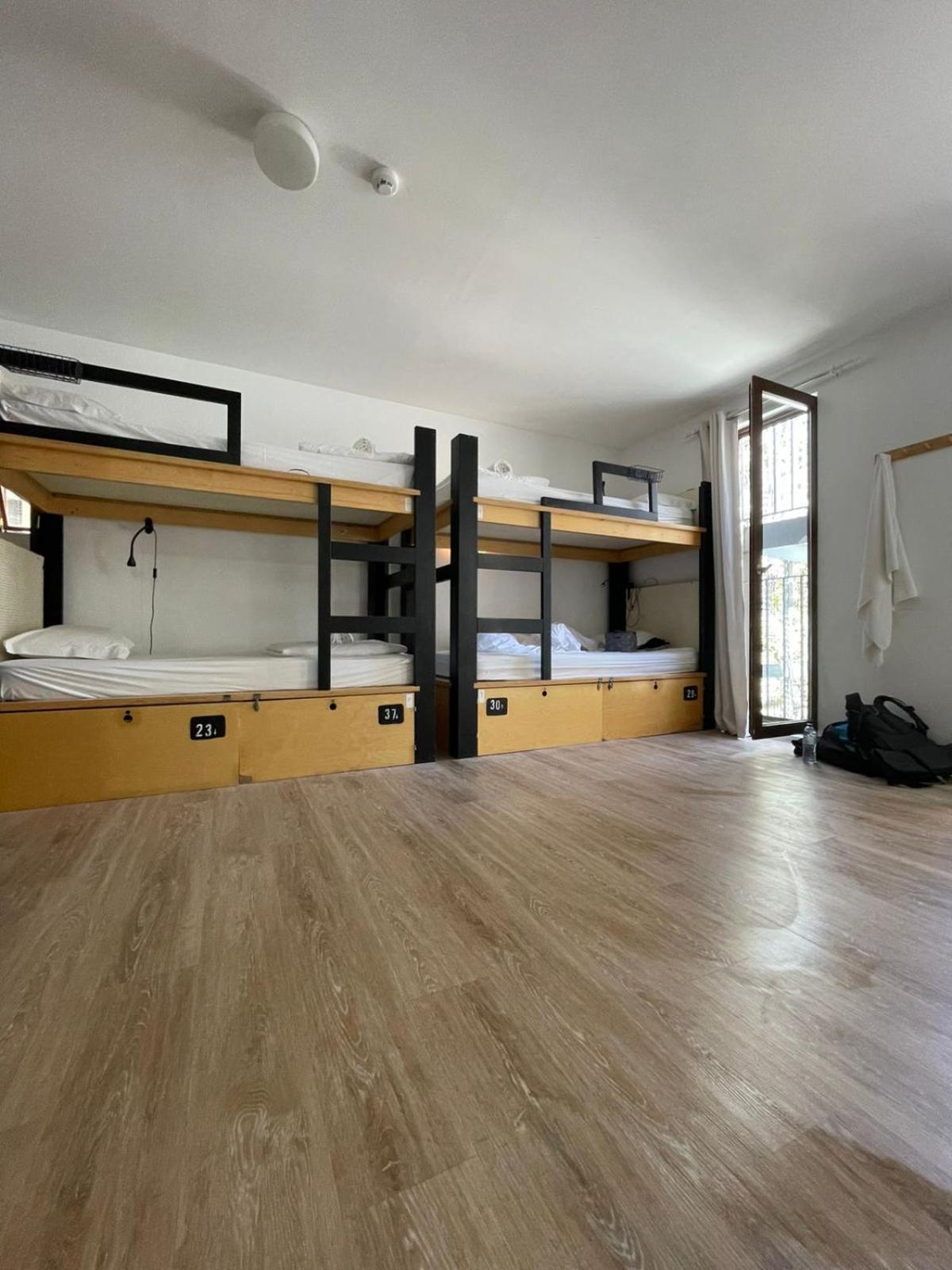 Single Bed 8-Bed Dormitory Room