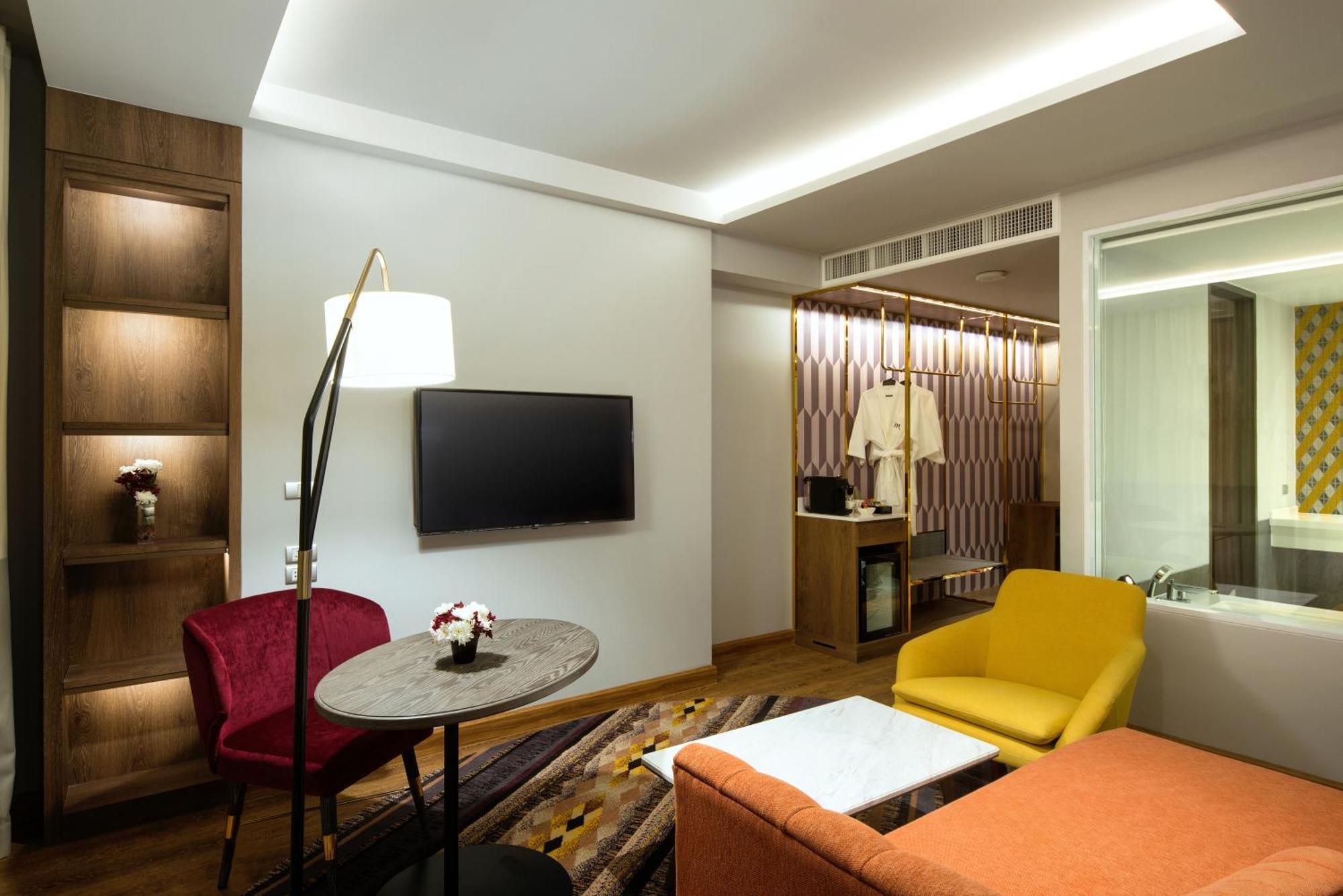 Deluxe King Suite with City View,1692109356:JPEG