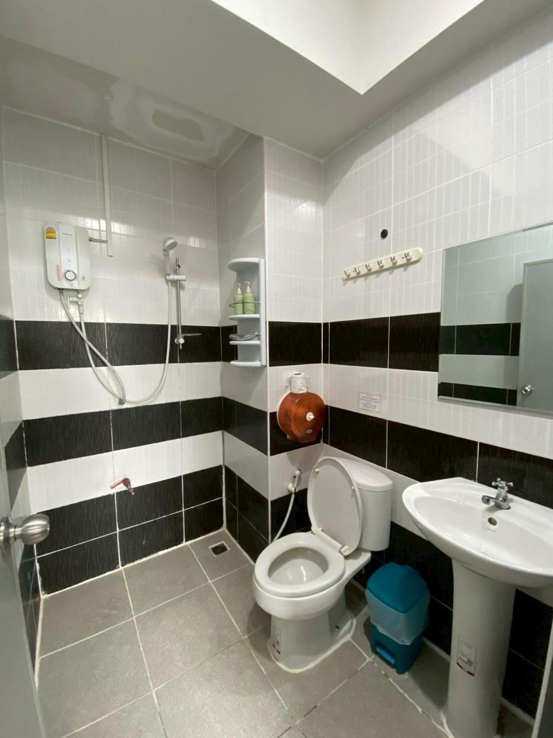 Twin Room with Private Bathroom