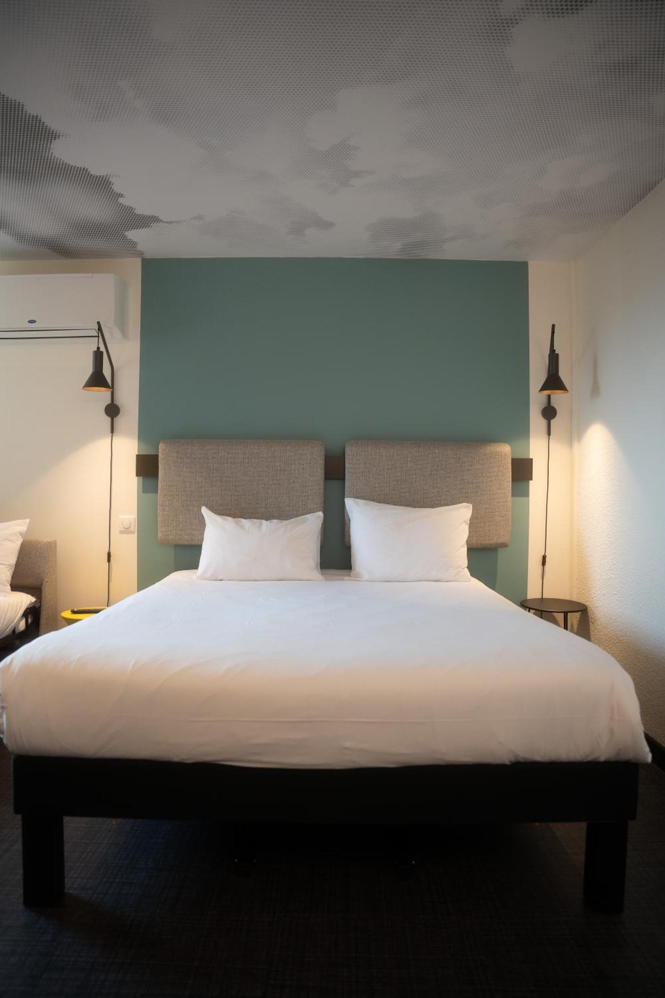 Standard Room with One Double Bed and One Single Bed,1694547616:JPEG