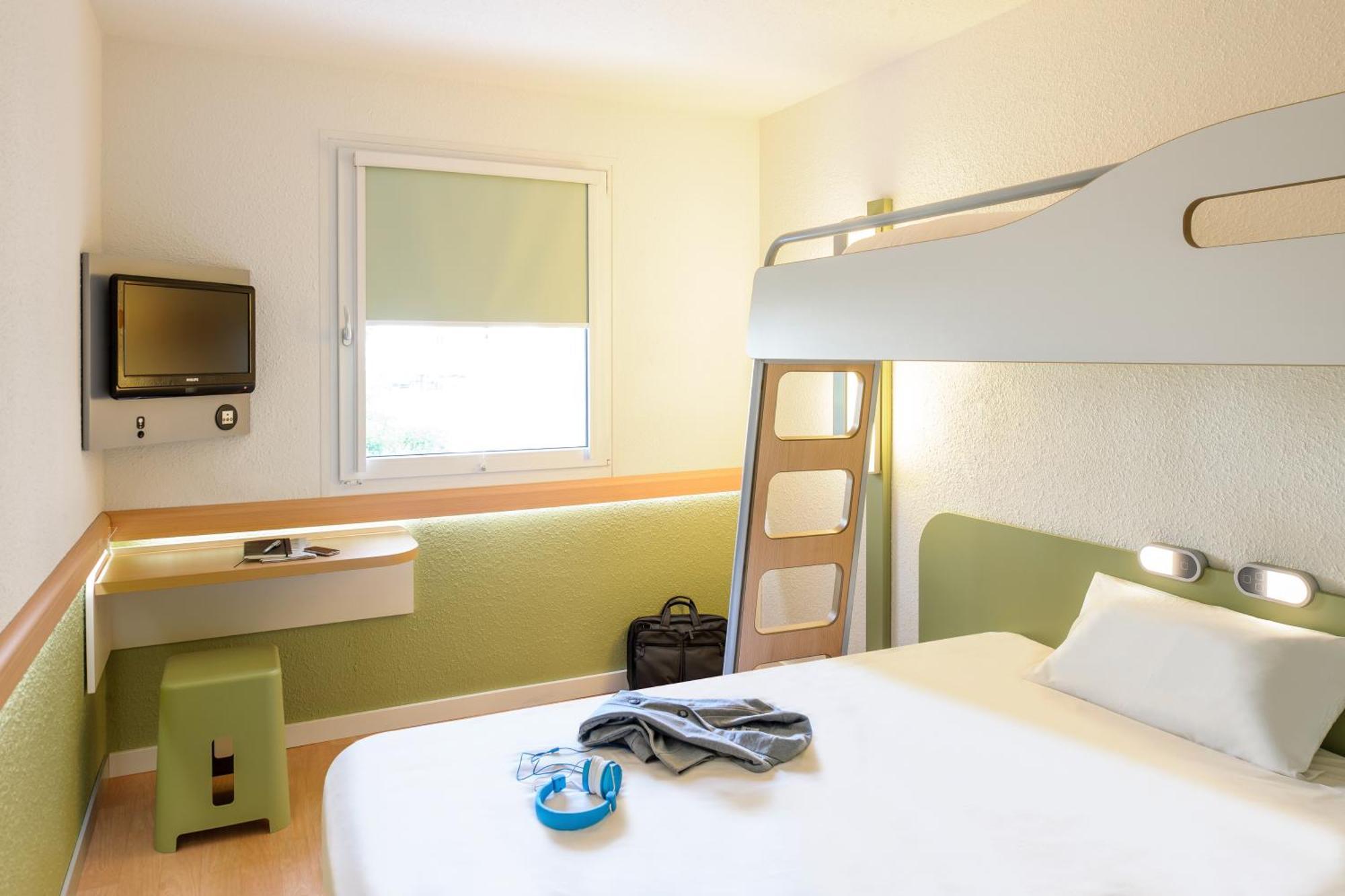 Triple Room with One Double Bed and One Bunk Bed,1739517971:JPEG