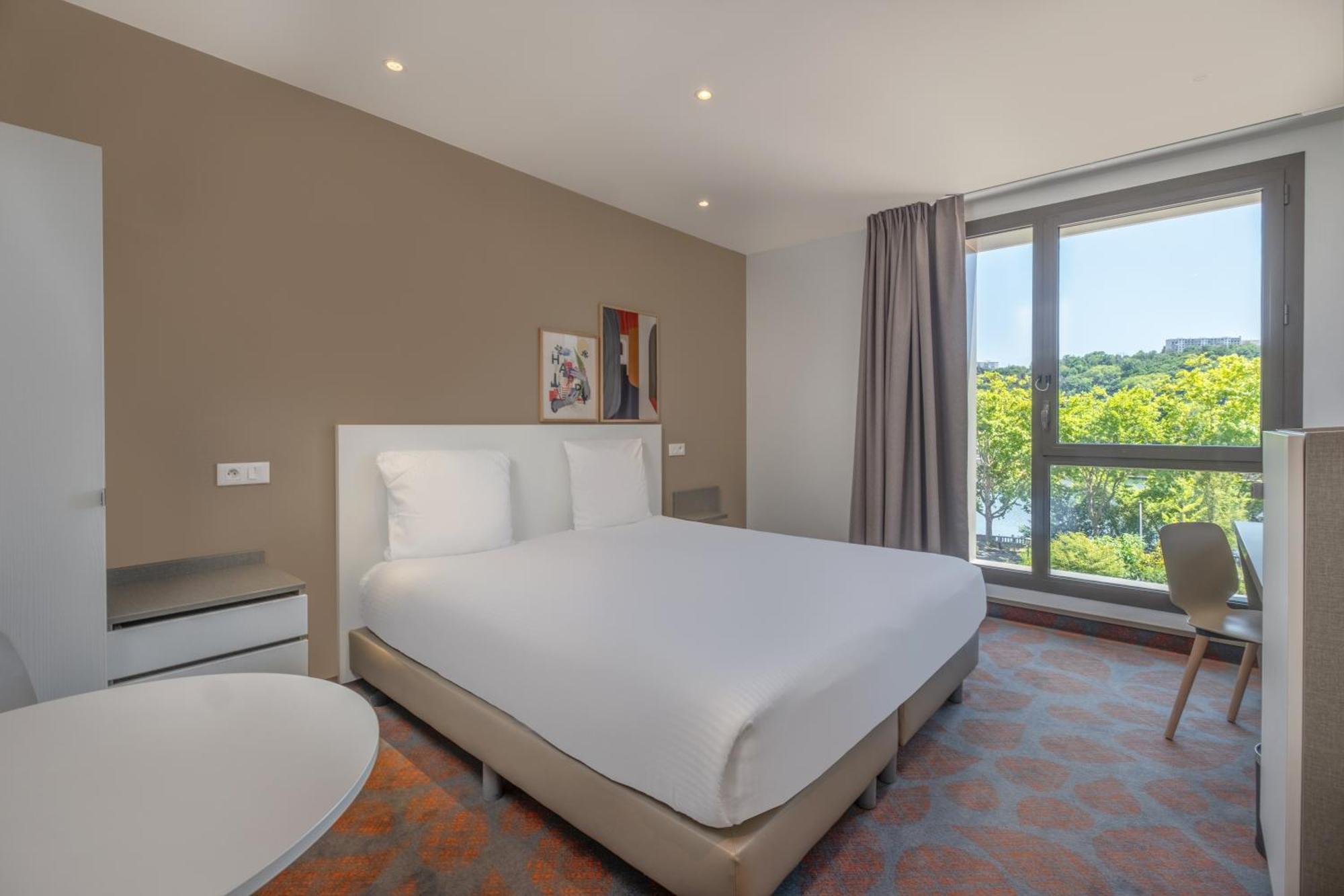Habitación Doble con vistas al río - Cama extragrande