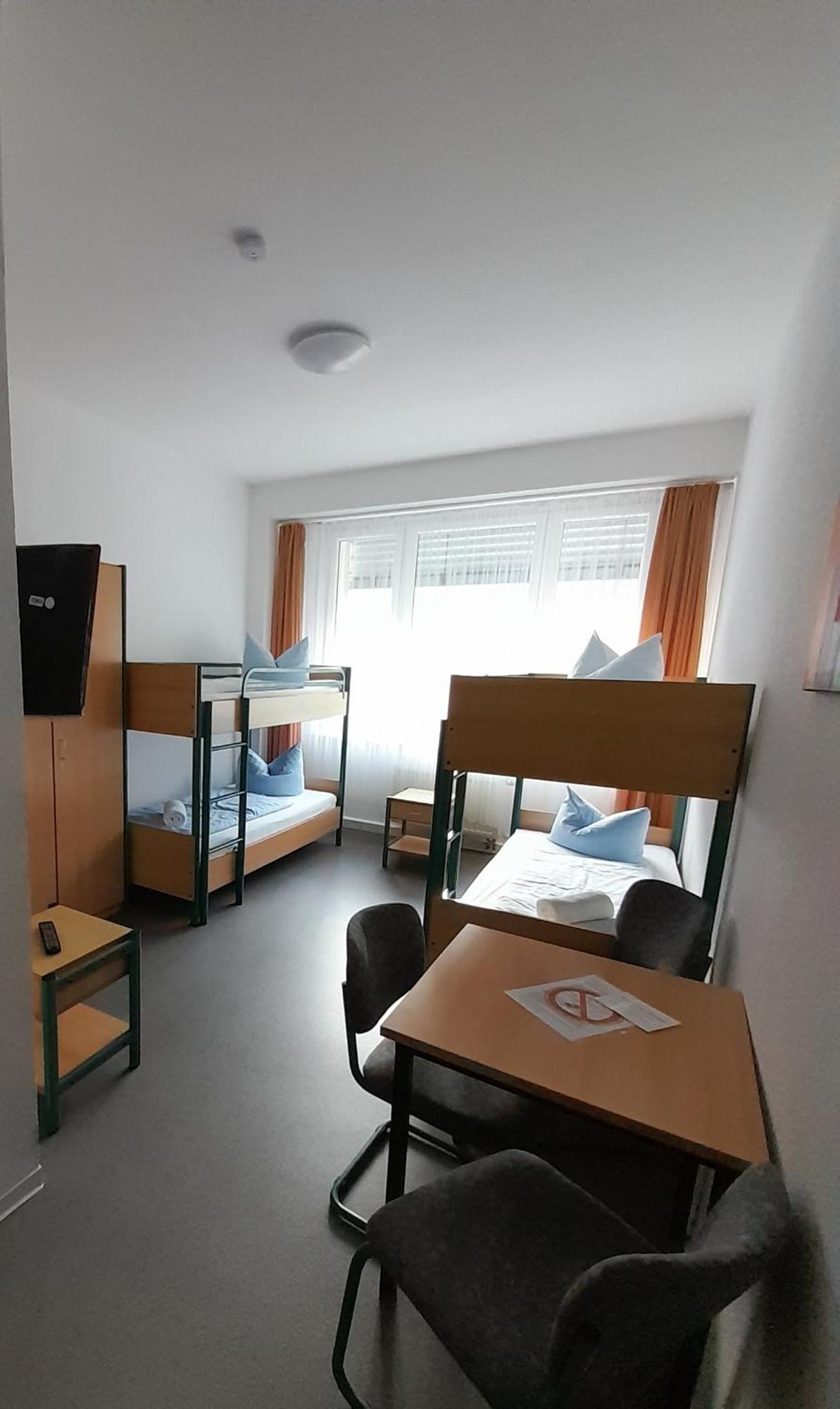 Vierbettzimmer mit eigenem Bad