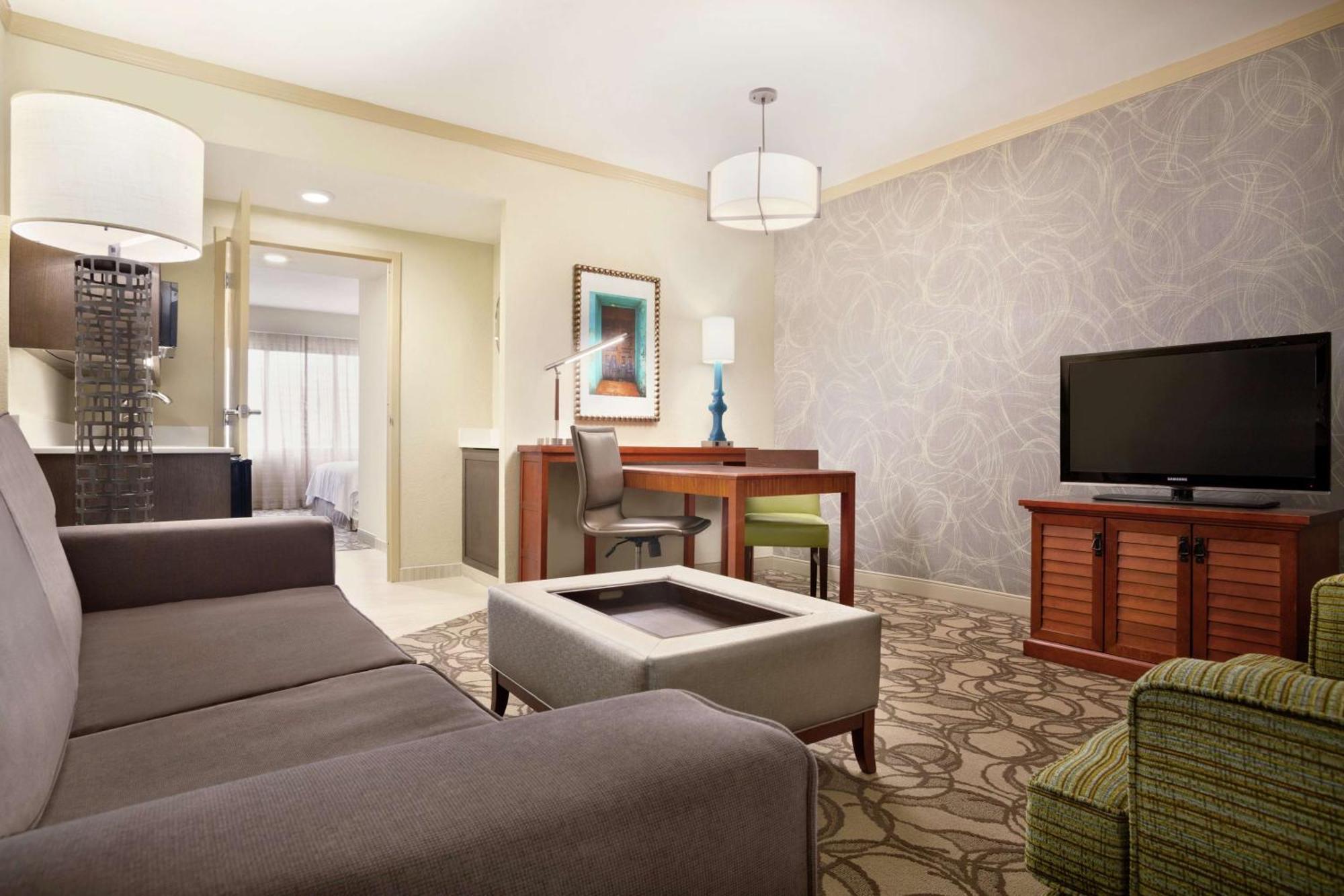 One-Bedroom King Suite Roll Shower Mobility Access or Non-Smoking