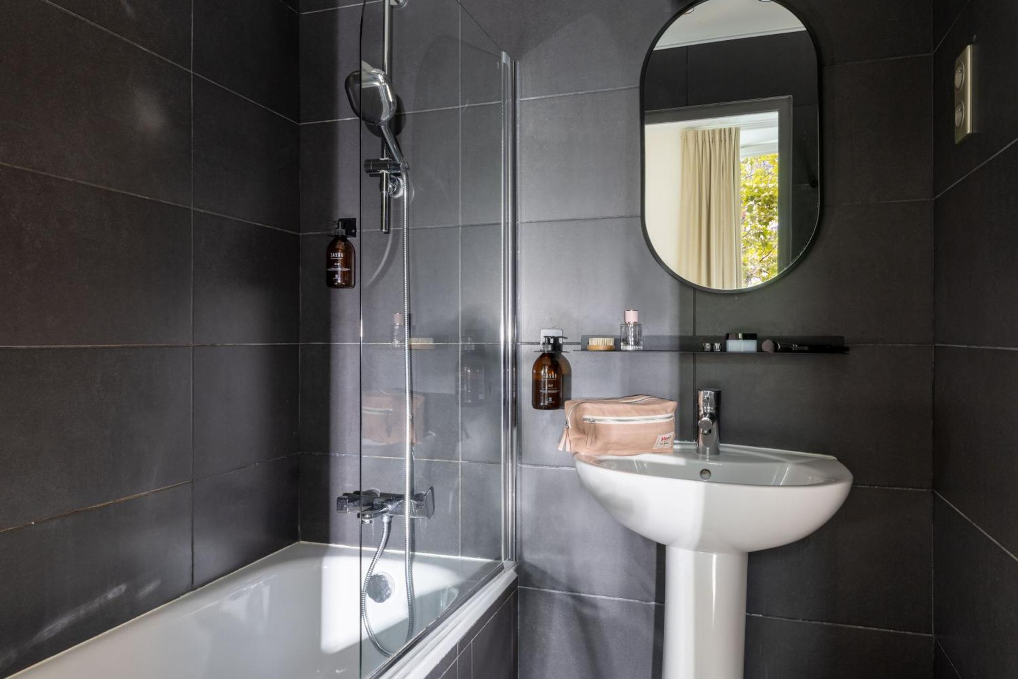 Twin Room Shower