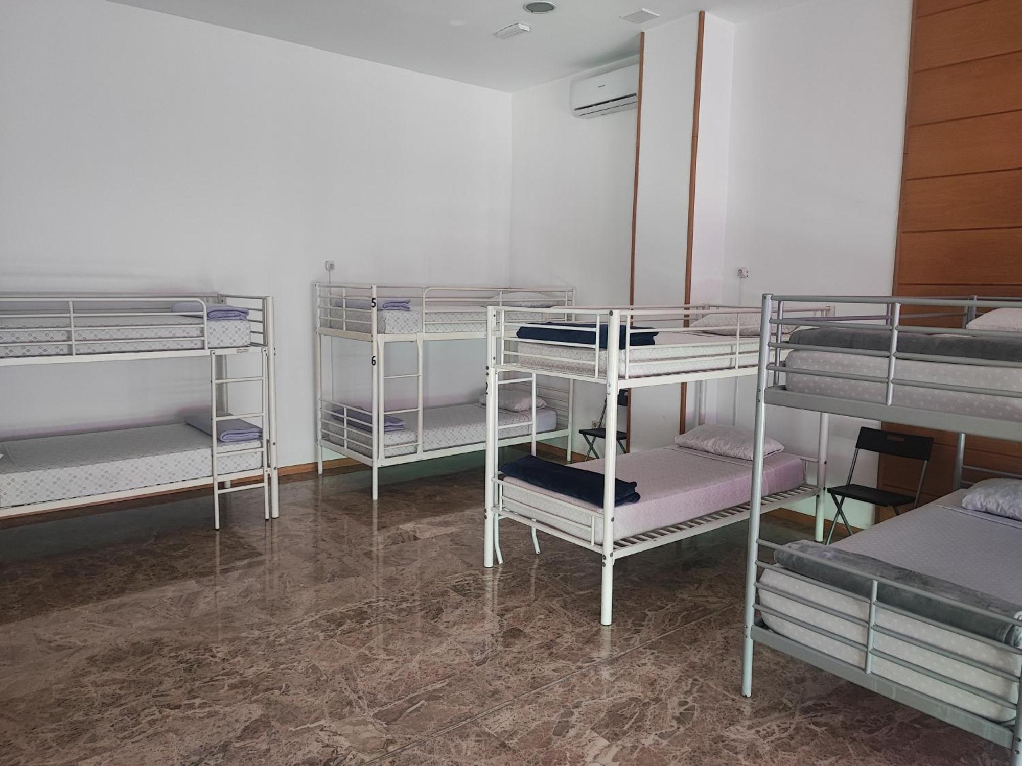 Single Bed Mixed Dormitory Room