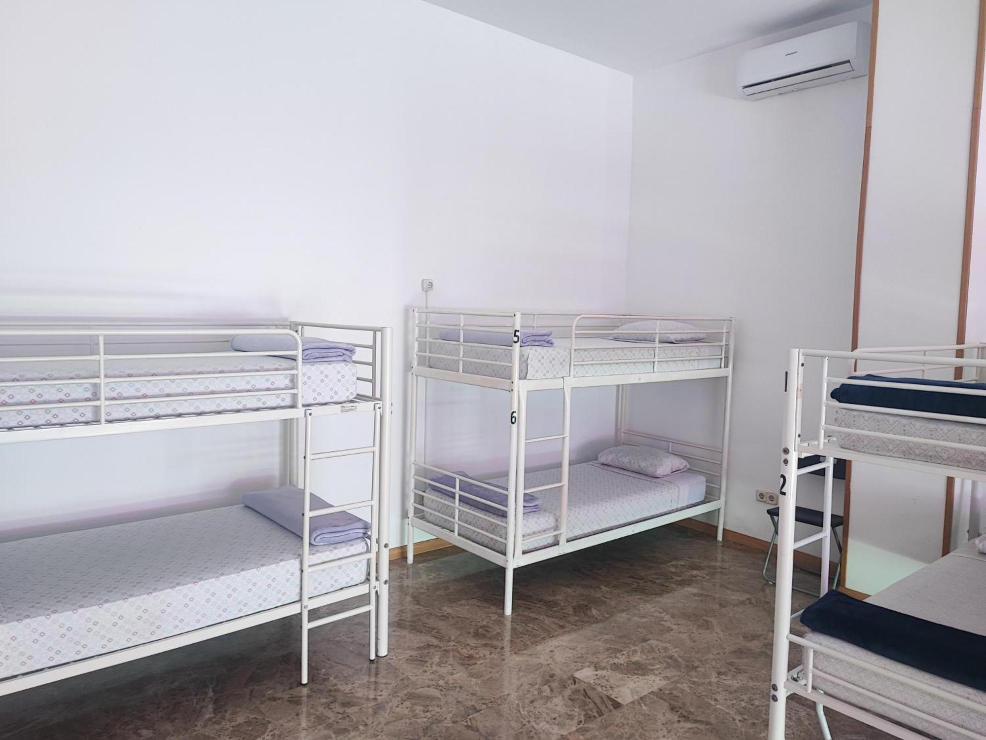 Single Bed Mixed Dormitory Room