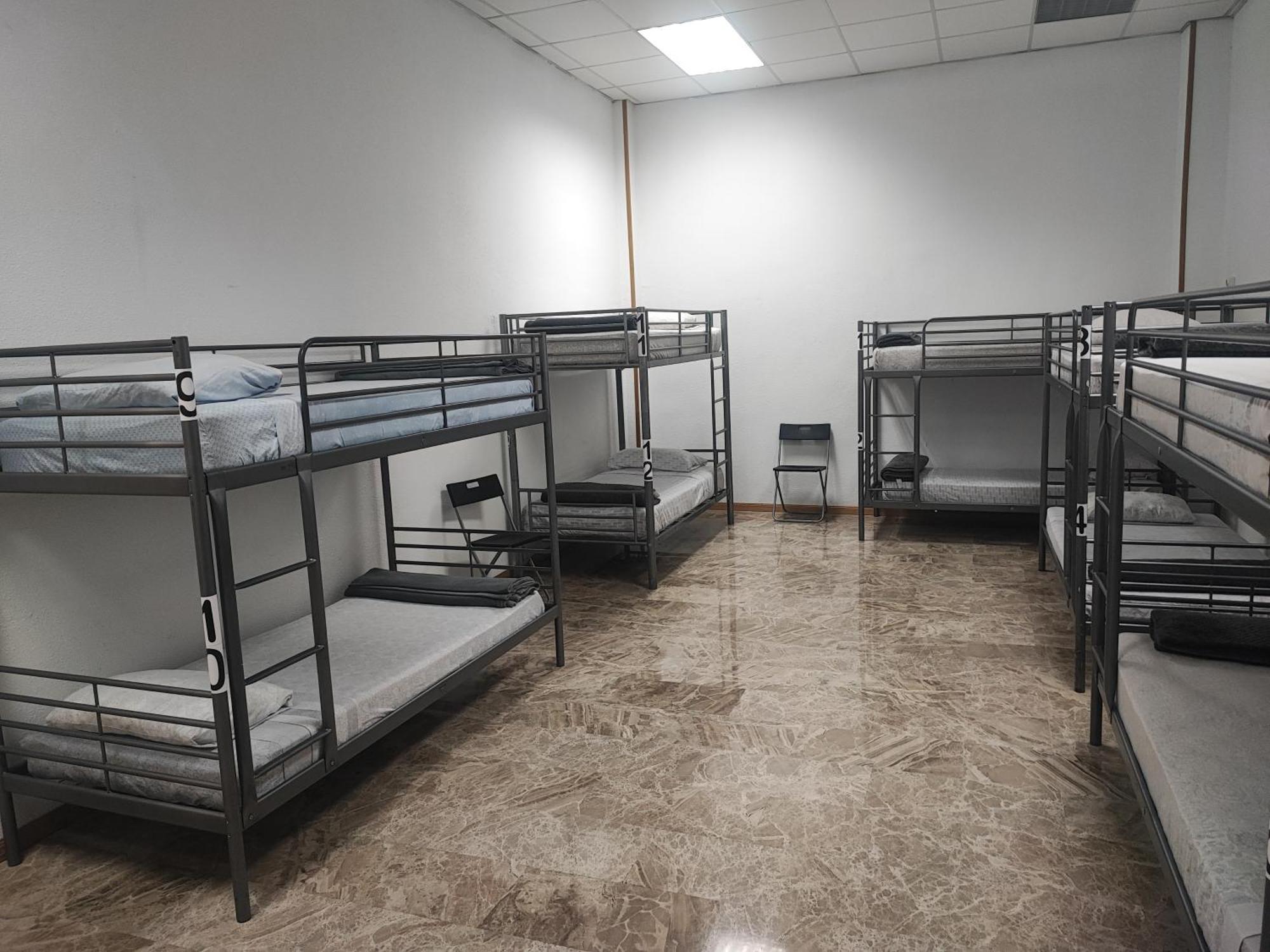 Single Bed Mixed Dormitory Room