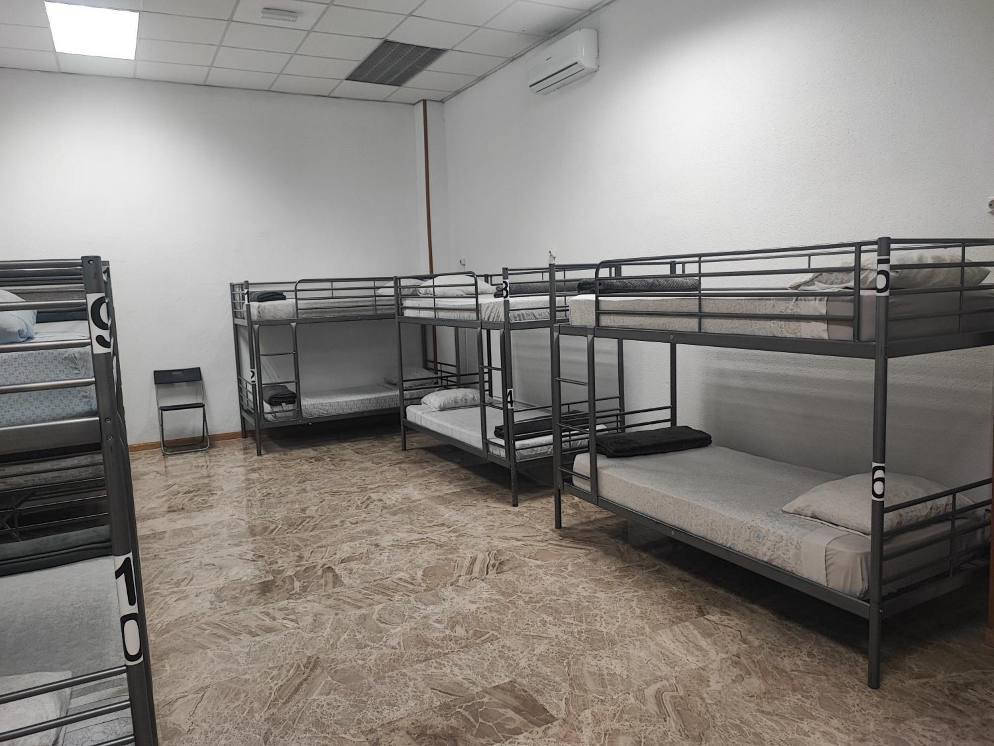 Single Bed Mixed Dormitory Room