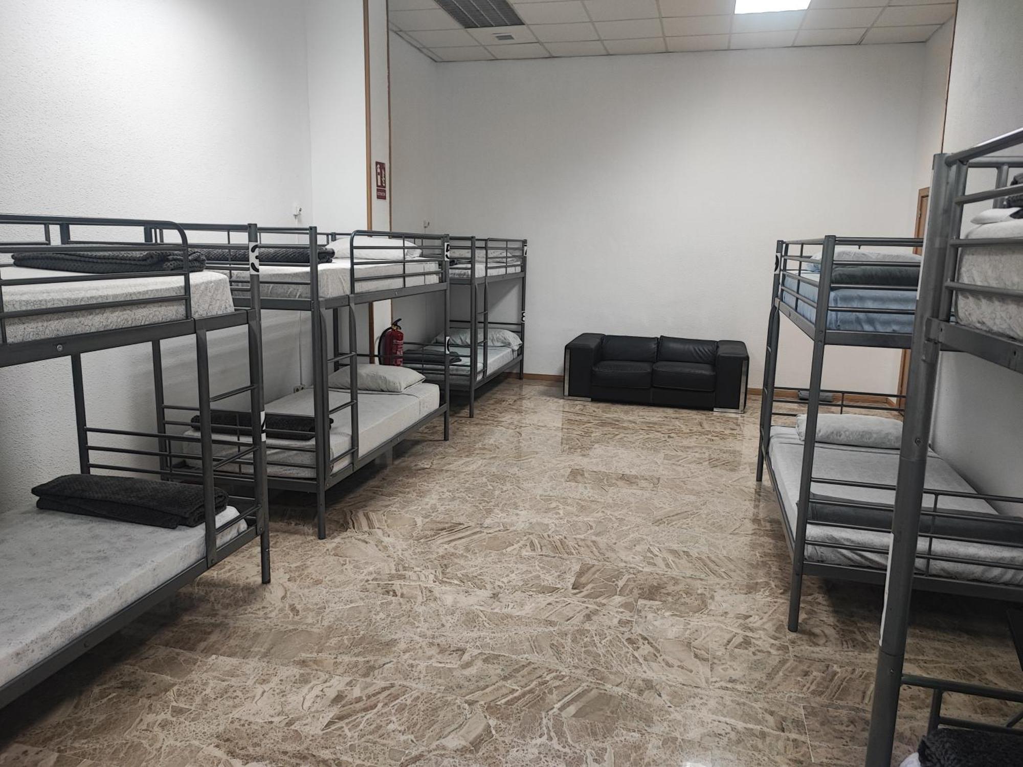 Single Bed Mixed Dormitory Room