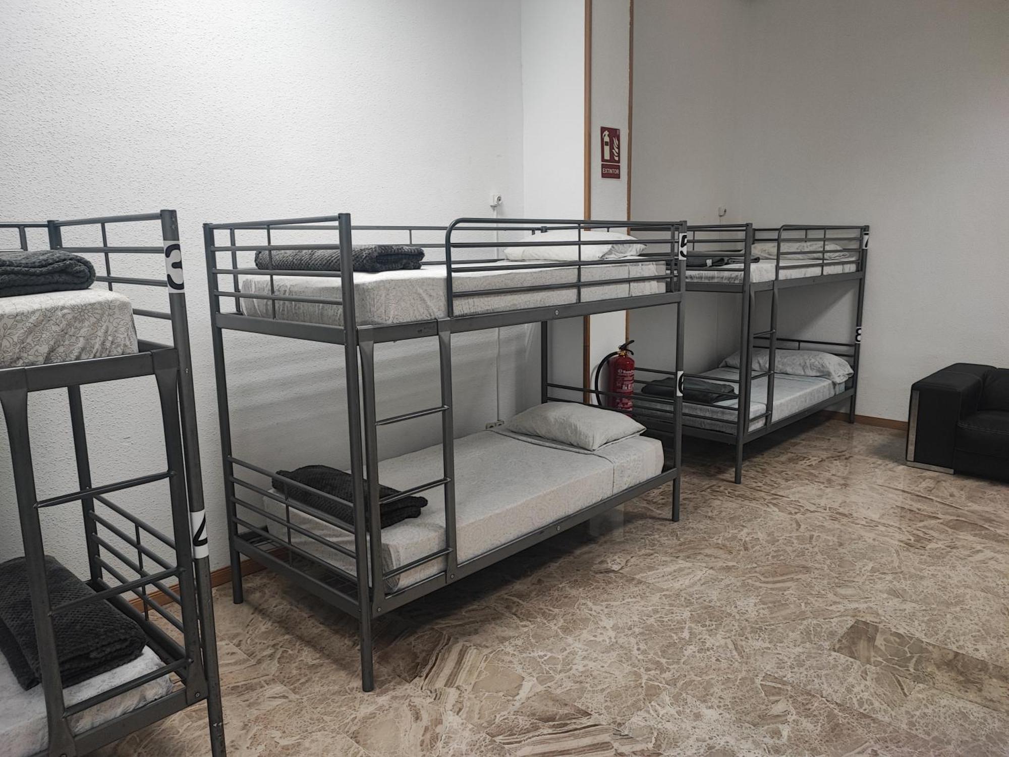 Single Bed Mixed Dormitory Room