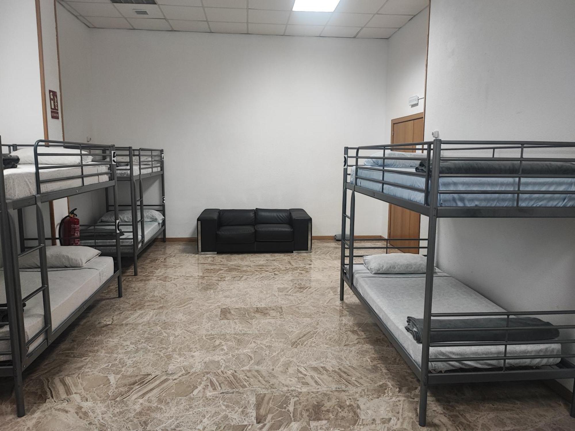 Single Bed Mixed Dormitory Room