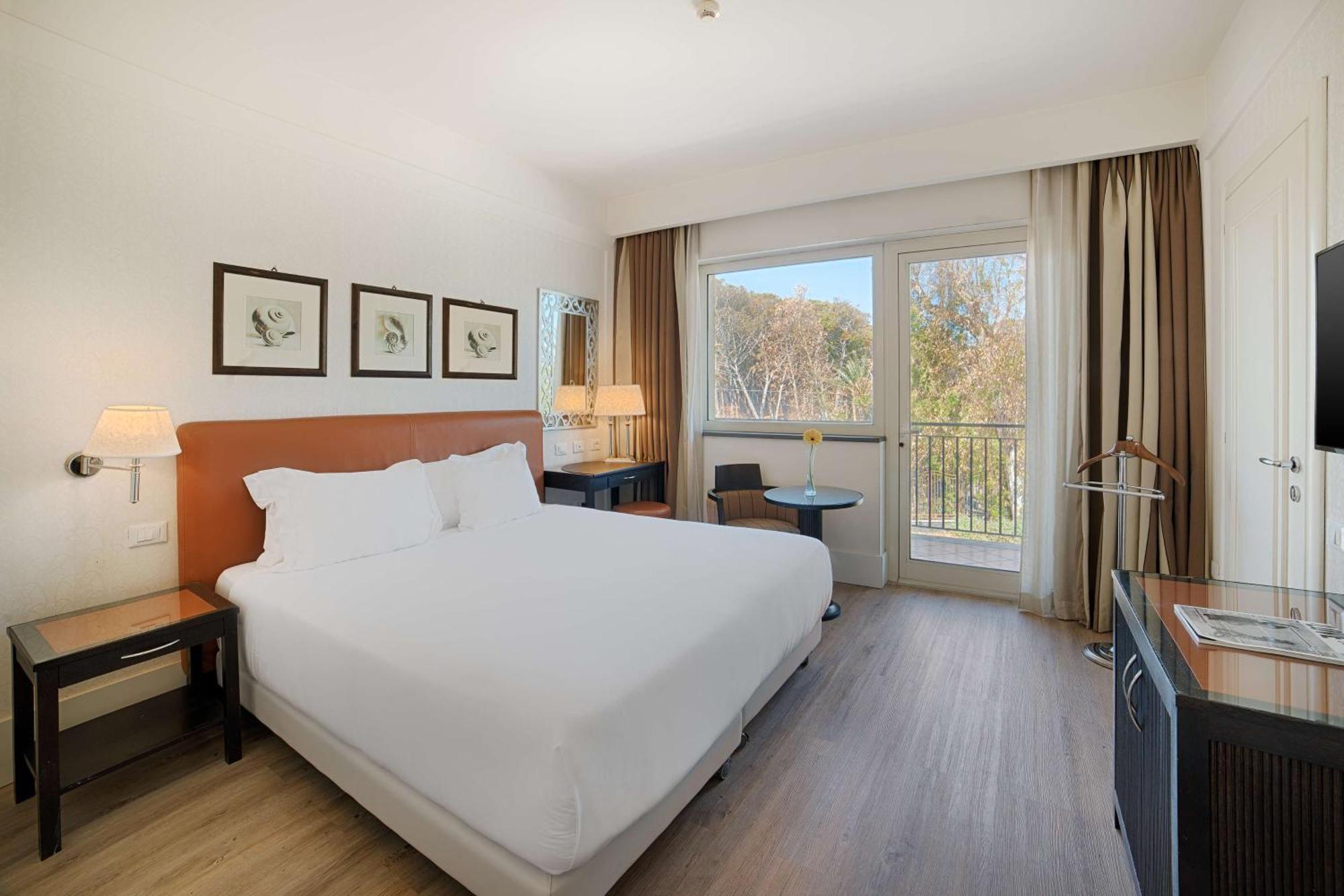 Superior Double Room with Sea View and Balcony