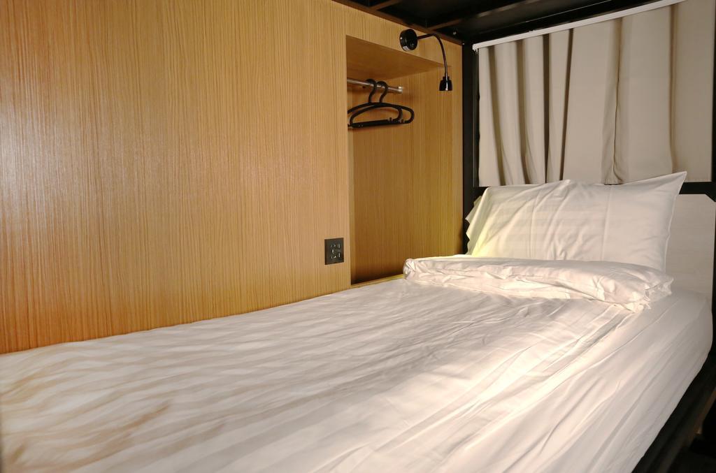 Bunk Bed in Female Dormitory Room,171229206:JPEG