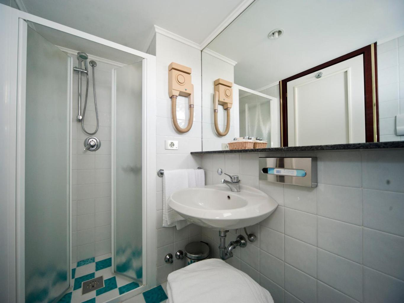 Classic Quadruple Room,1717063509:JPEG