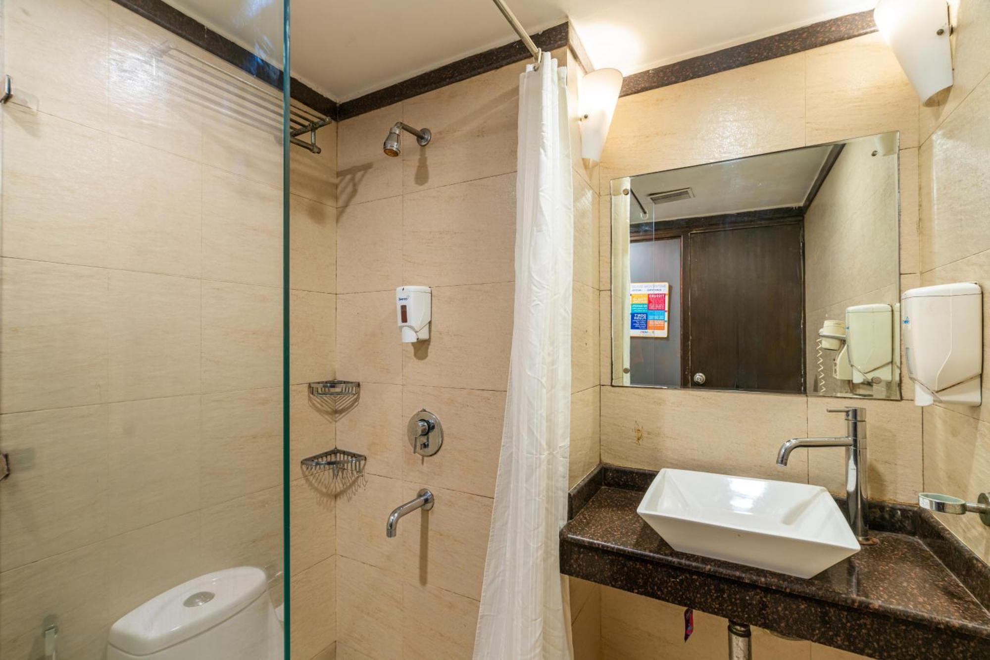 Bed in 4 Bed Female Only AC Dormitory Room with Ensuite Bathroom