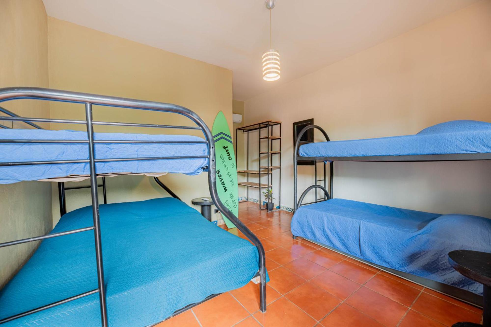 Habitación familiar Confort Plus con baño privado (sin agua caliente)