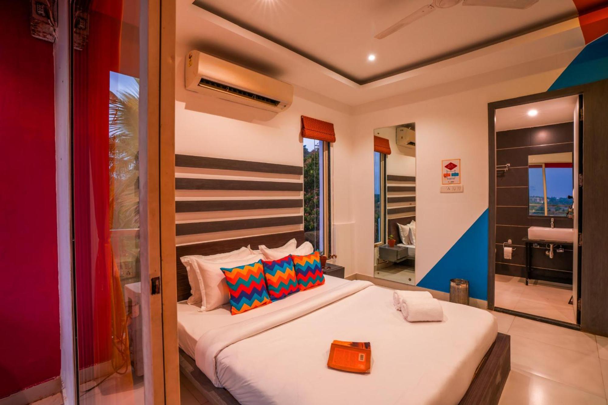Deluxe Private A/C Room with Balcony and Ensuite Bathroom