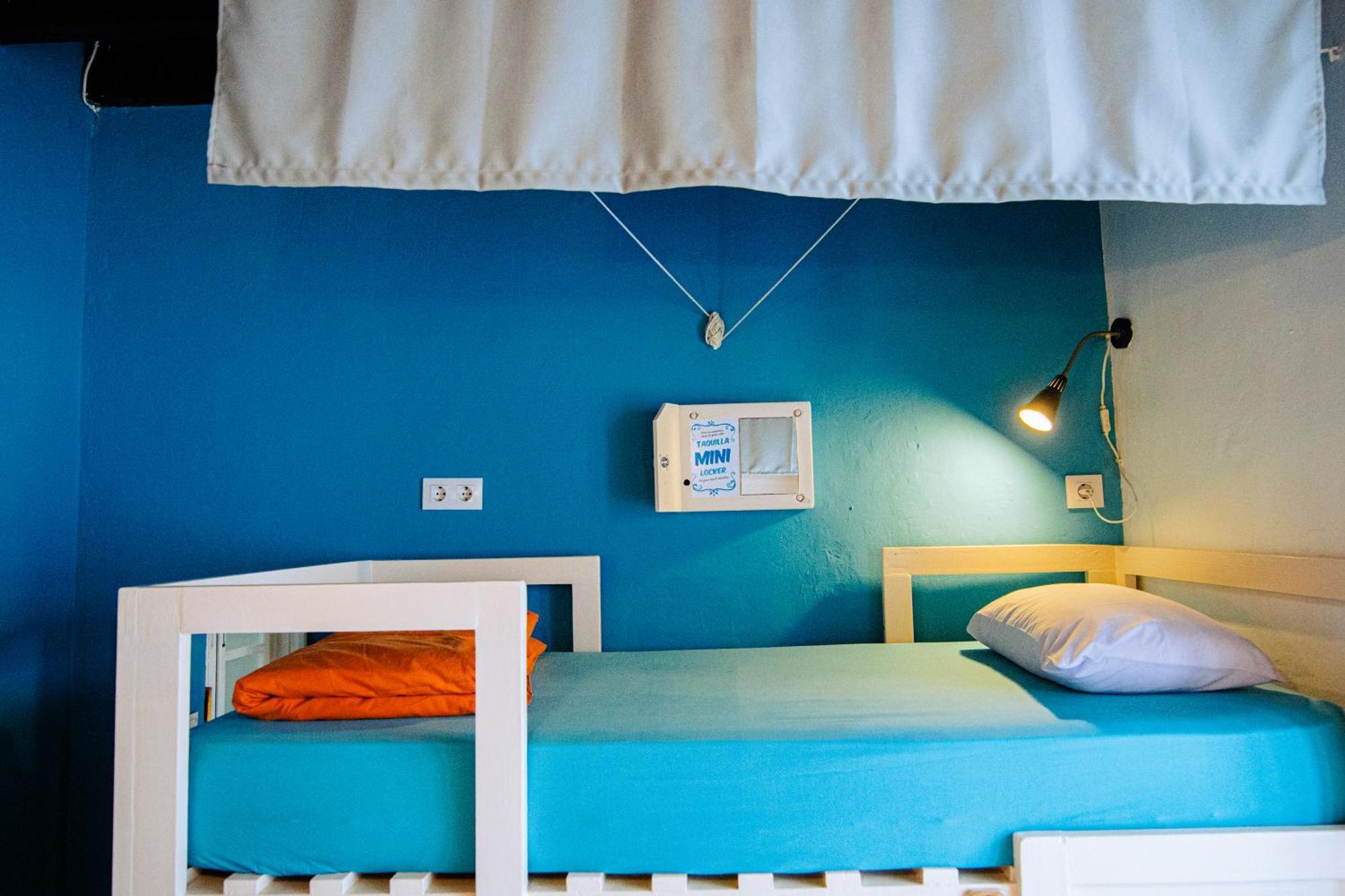 Bed in 7-Bed Mixed Dormitory Room with en-suite Bathroom