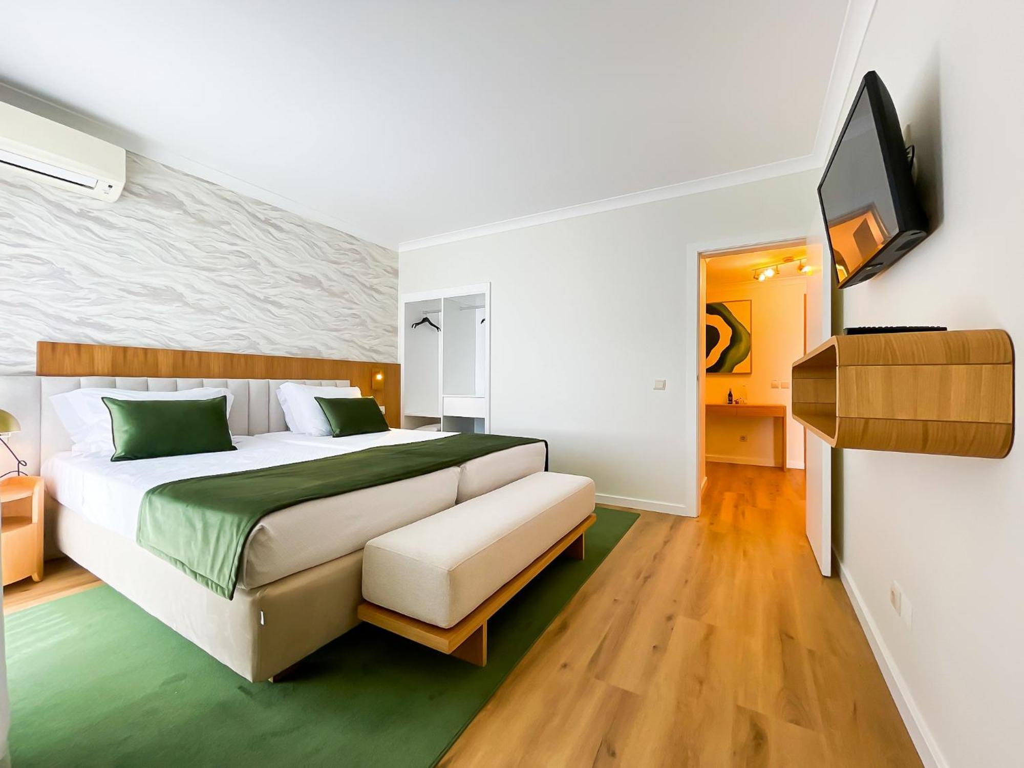 Standard Suite,1742568320:JPEG