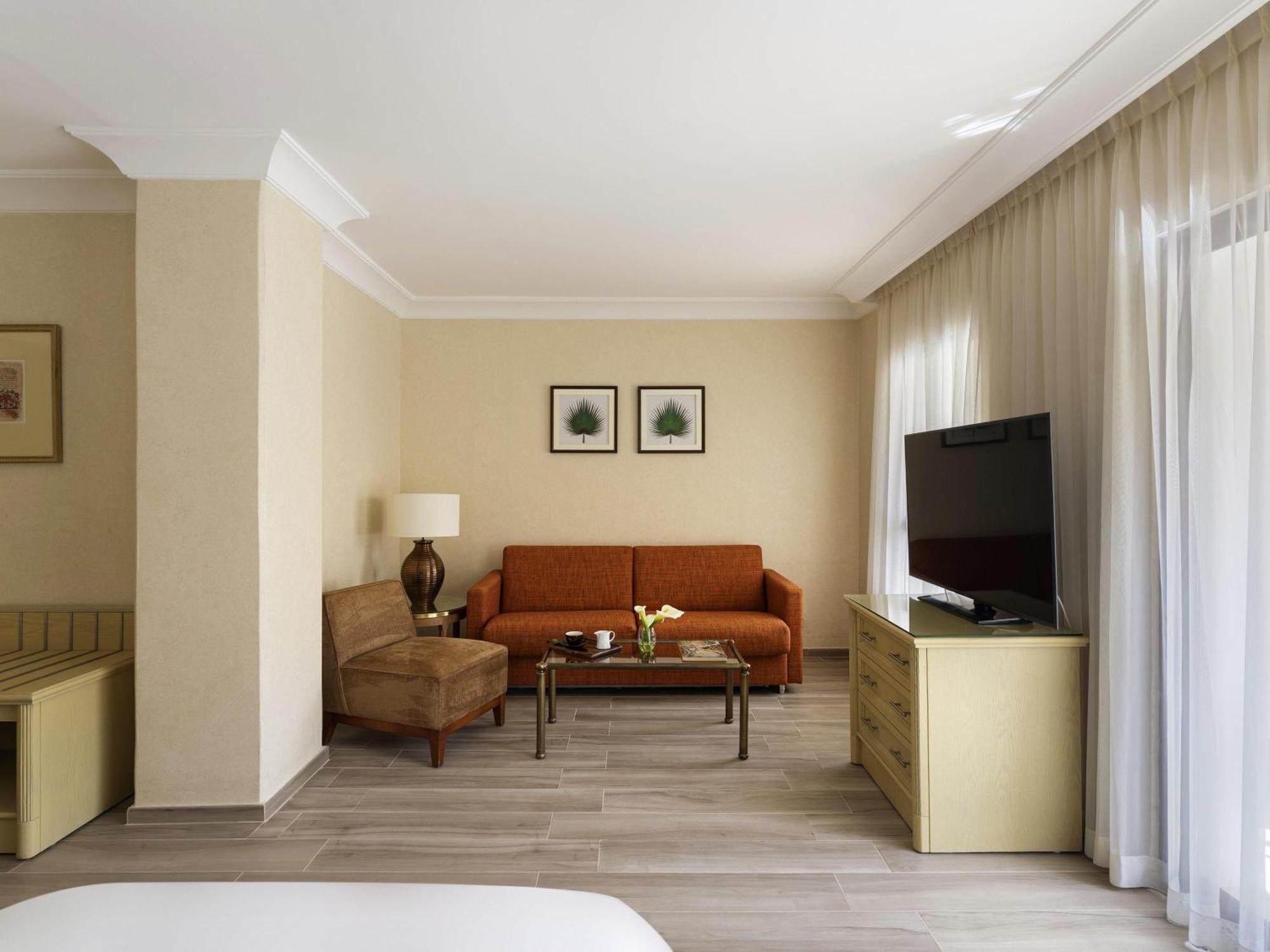 Junior Twin Suite