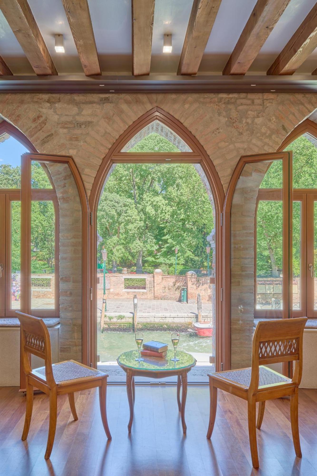 Deluxe Double or Twin Room Canal View