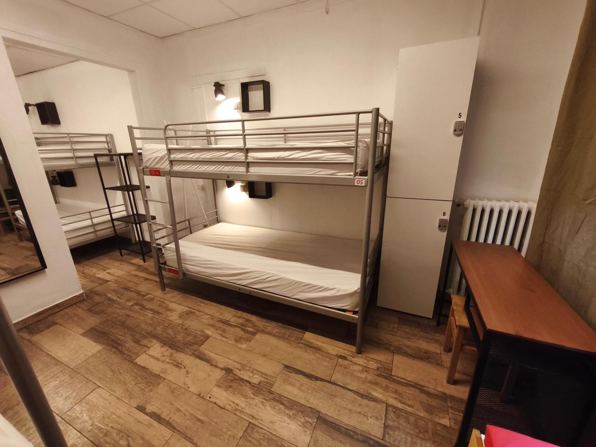 Single Bed 8-Bed Female Dormitory Room