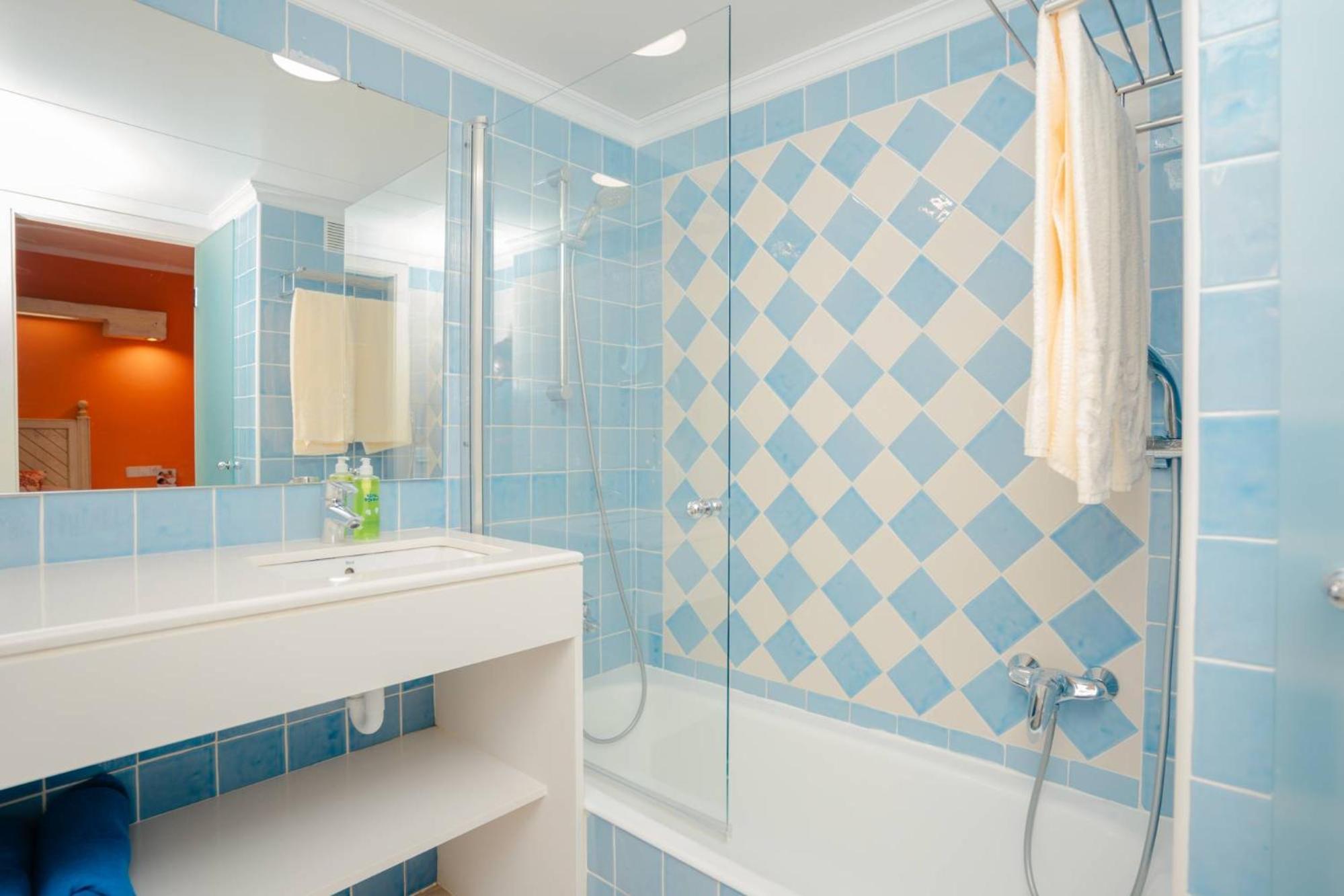 Apartamento de 2 dormitorios con vistas parciales al mar