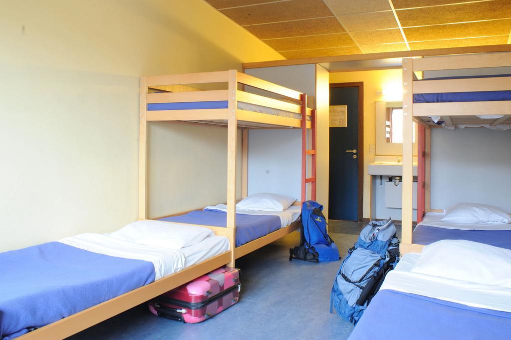 Bunk Bed in Female Dormitory Room,325730386:JPEG