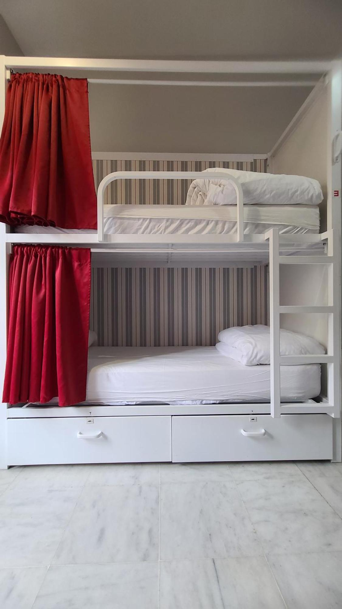 Bed 6-Bed Female Dormitory Room