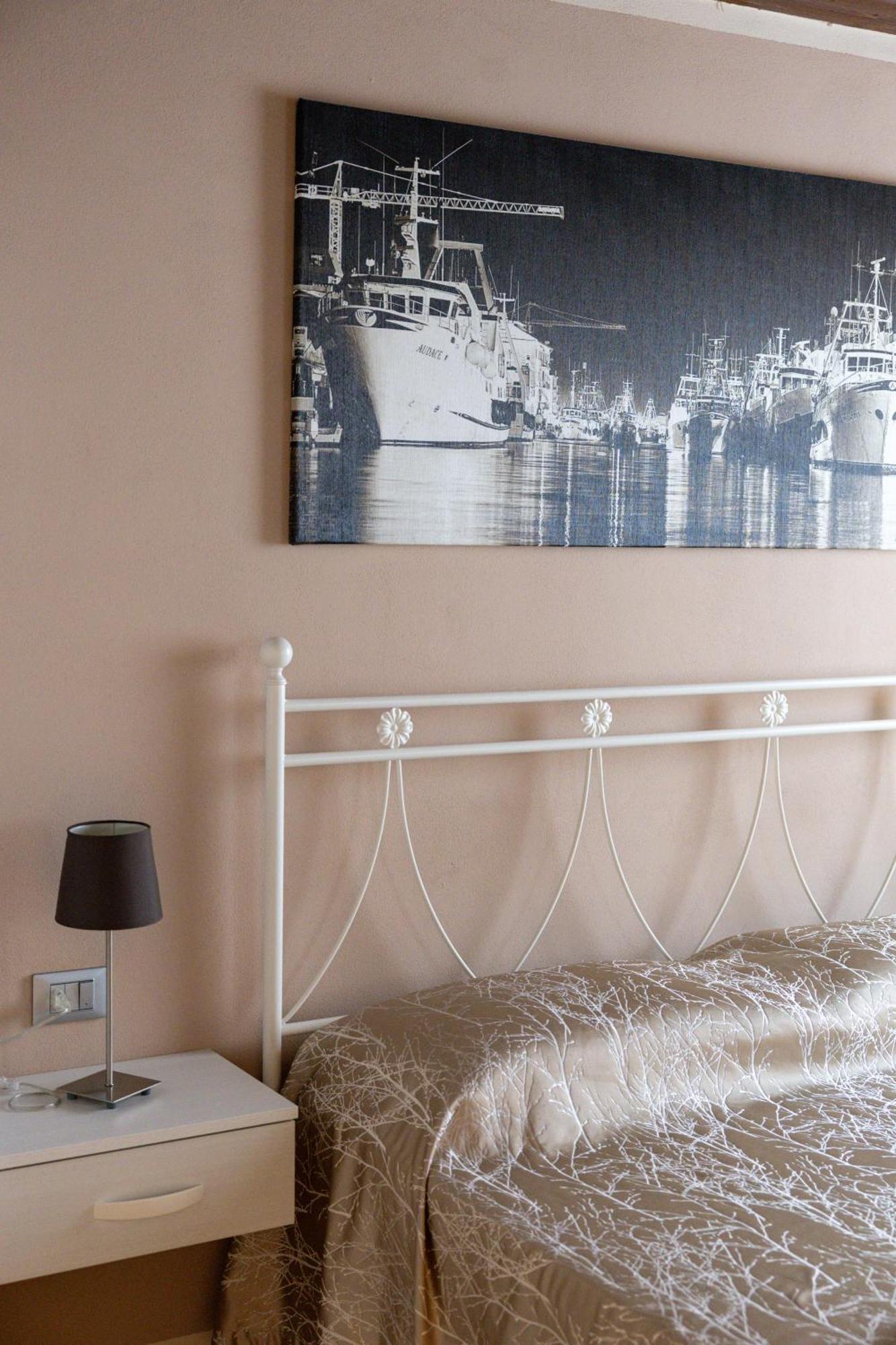 Double Room,1746946682:JPEG