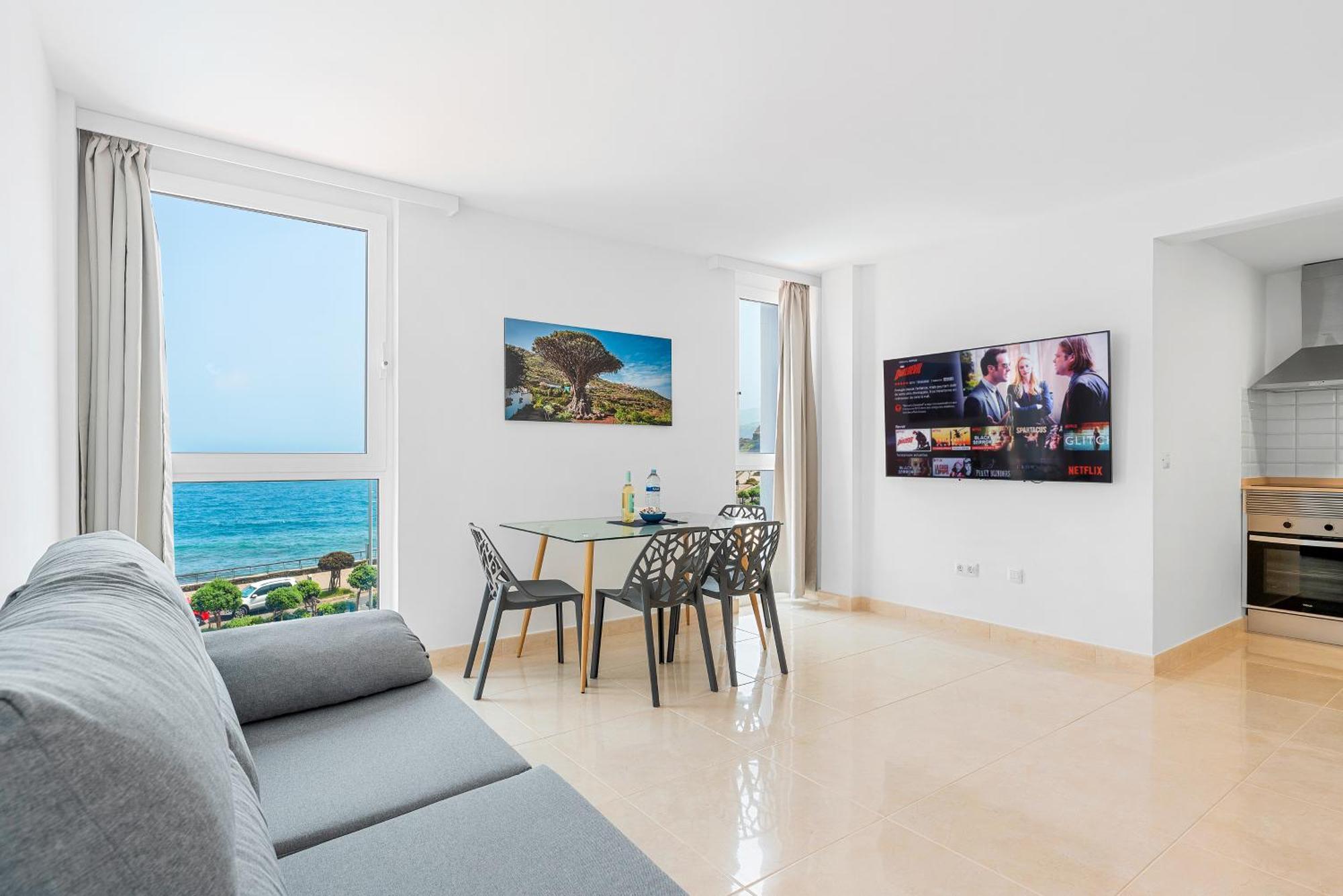 One-Bedroom Apartment Sea View