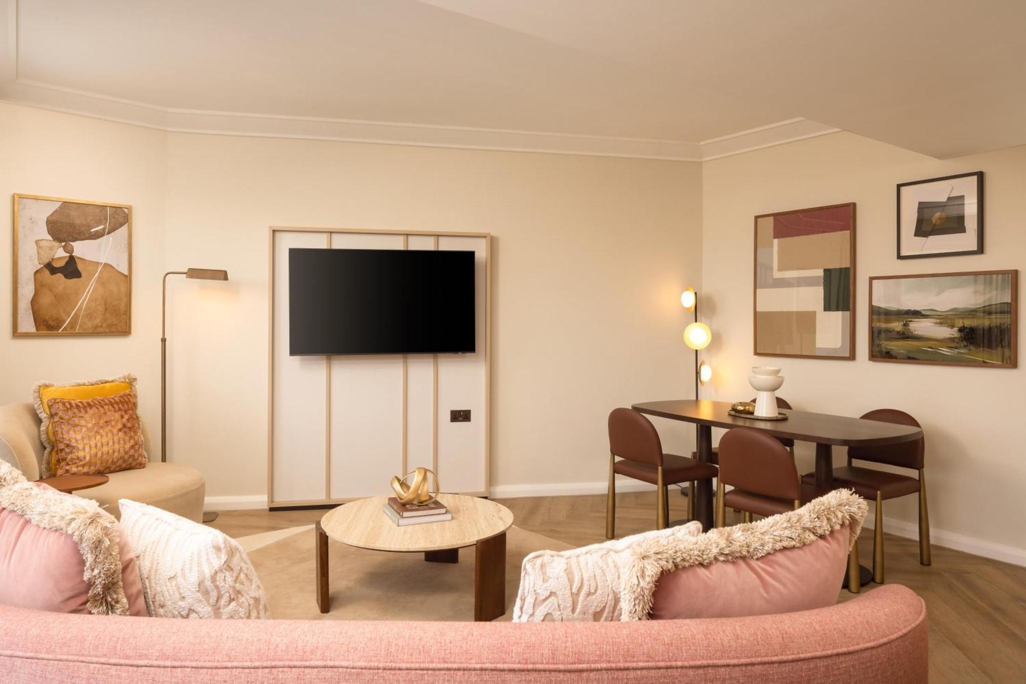 One-Bedroom King Executive Suite with Balcony,1756394893:JPEG