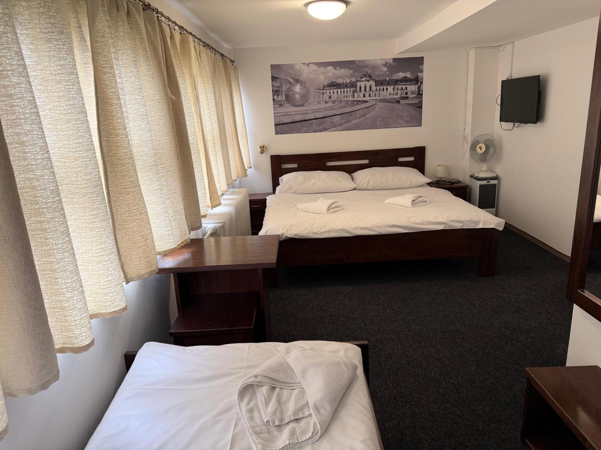 Triple Room with City View,1756415514:JPEG