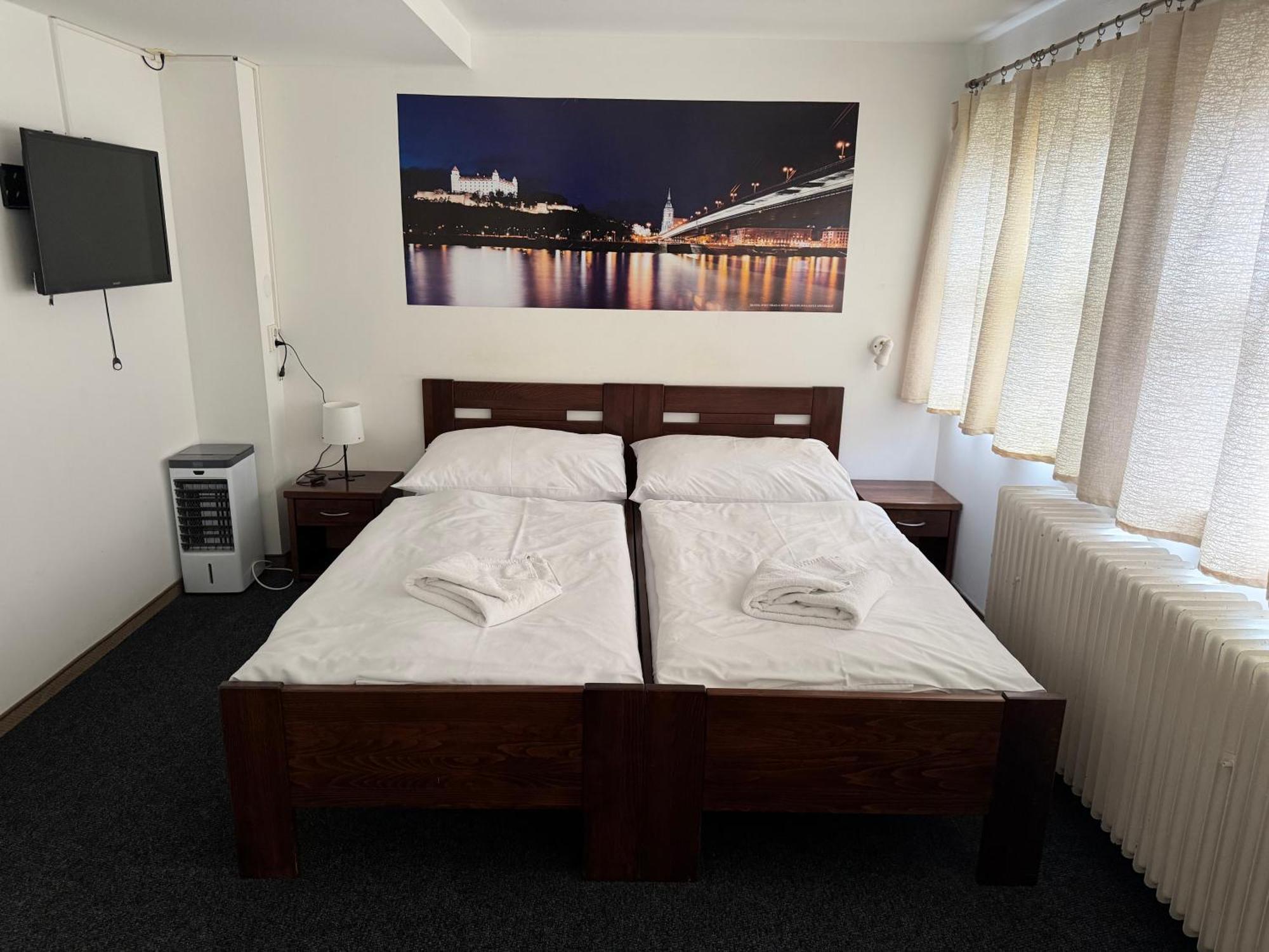 Twin Room with City View,1756415507:JPEG