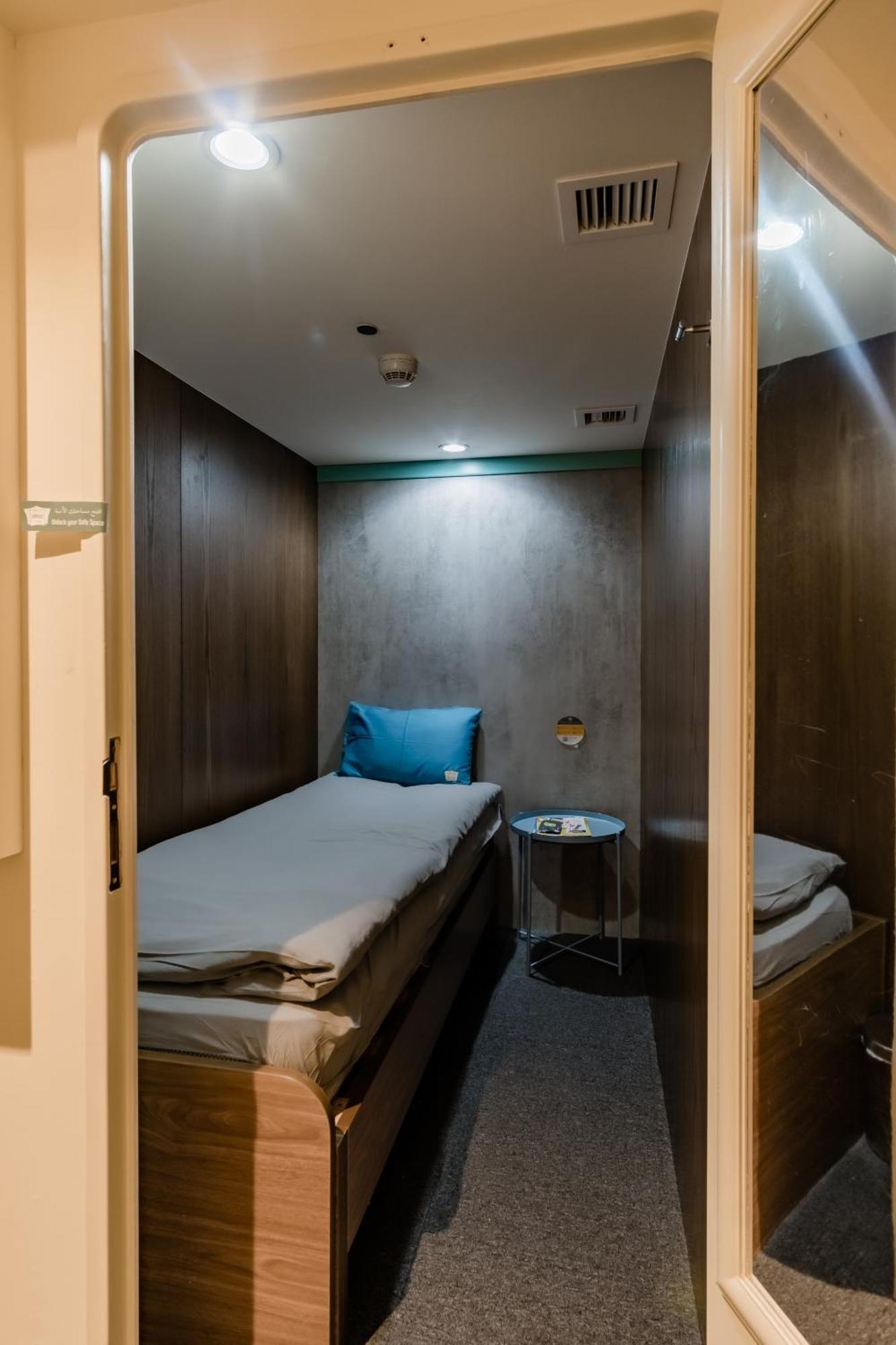 Single YAWN lite Cabin - 8 Hour Night Stay from 23:00-07:00 hrs (11pm-7am)