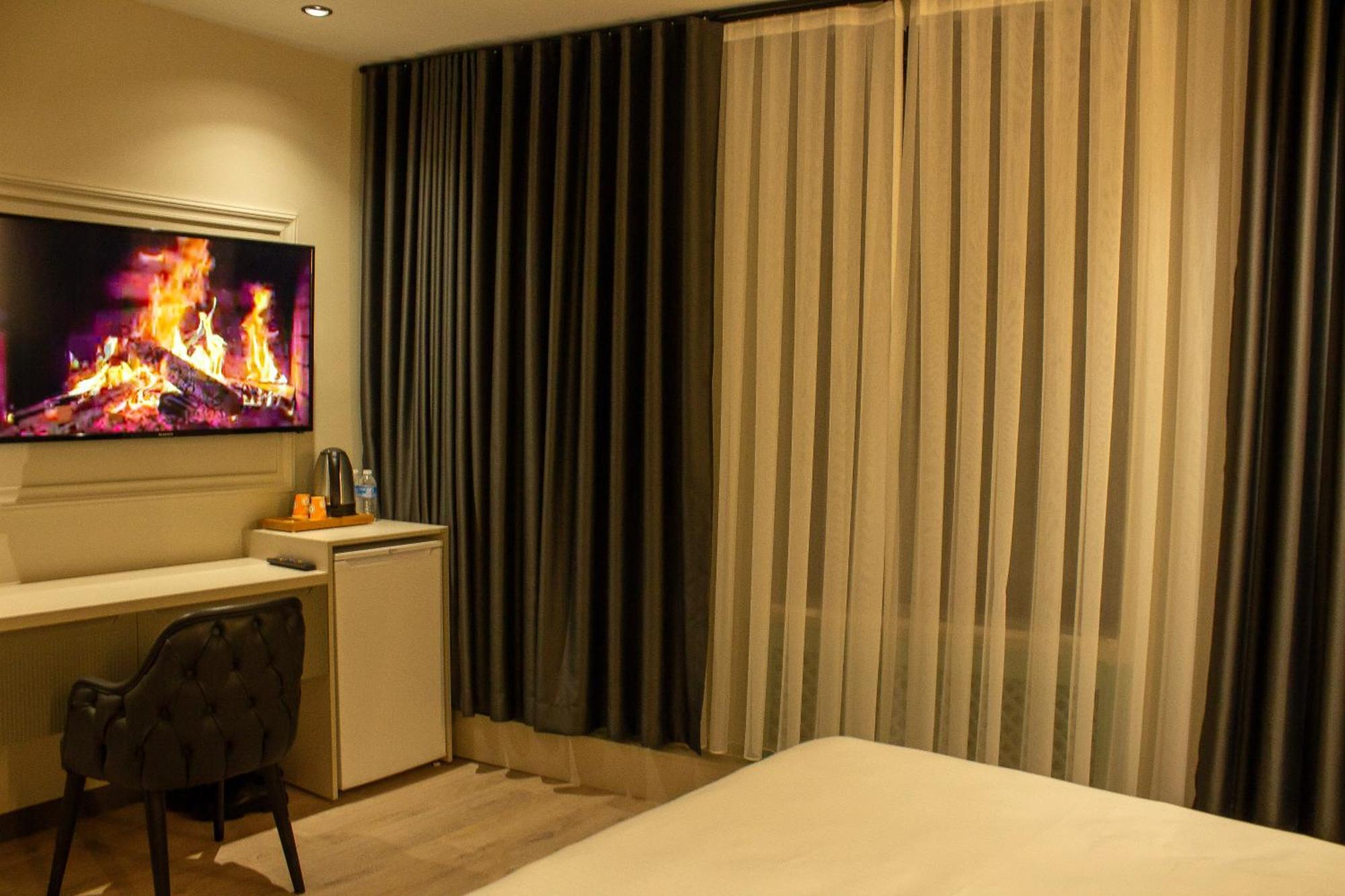 Deluxe Double Room,1756839878:JPEG