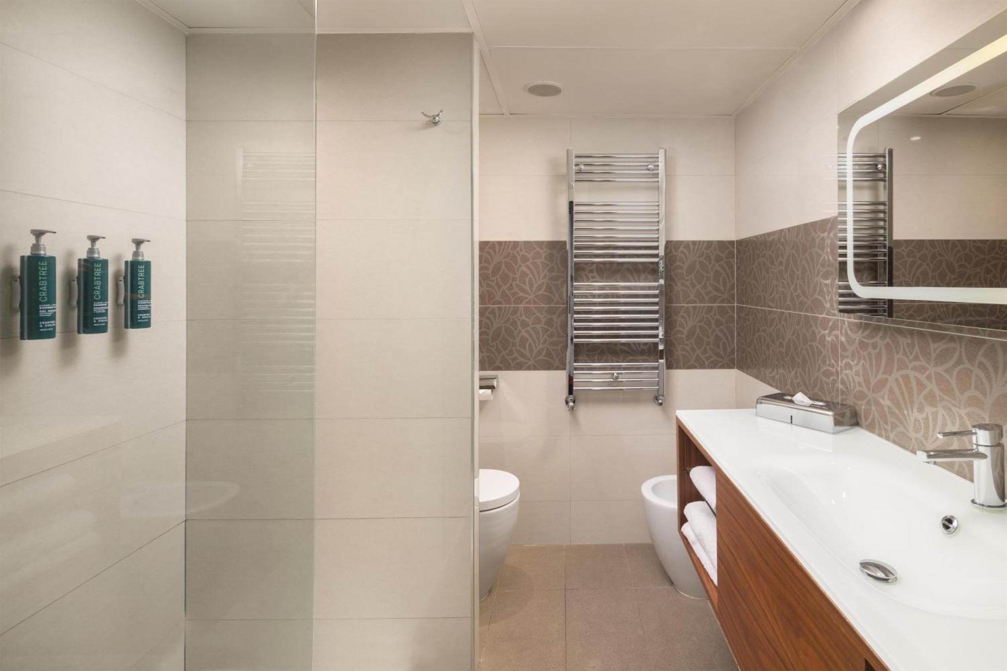 Master King Suite with Lounge Access,1758280725:JPEG