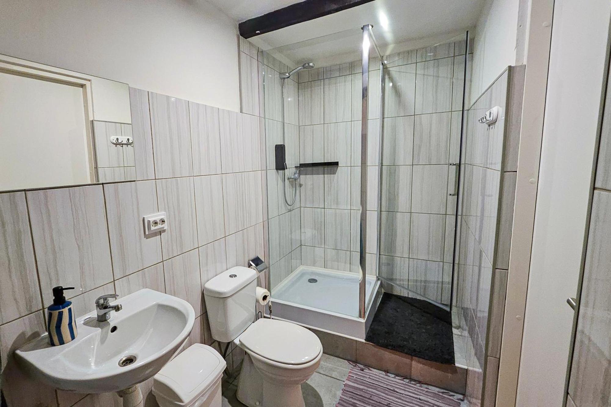 Single Room,1758281443:JPEG