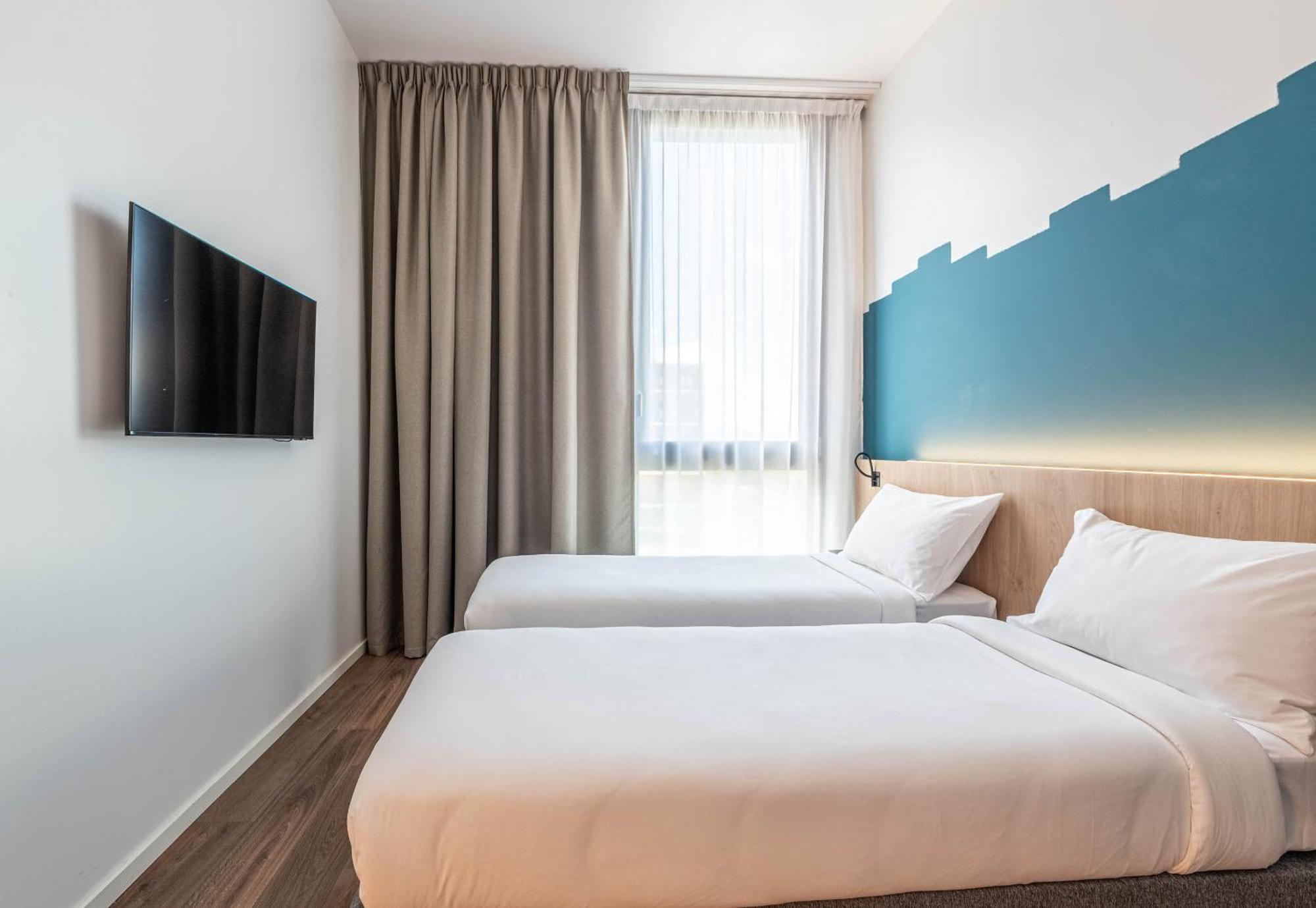 Twin Room,1758986305:JPEG