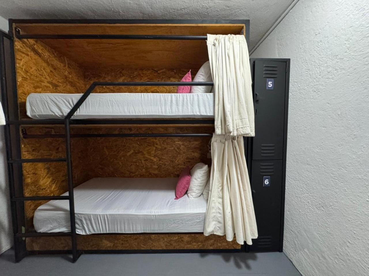 Bed 6-Bed Female Dormitory Room
